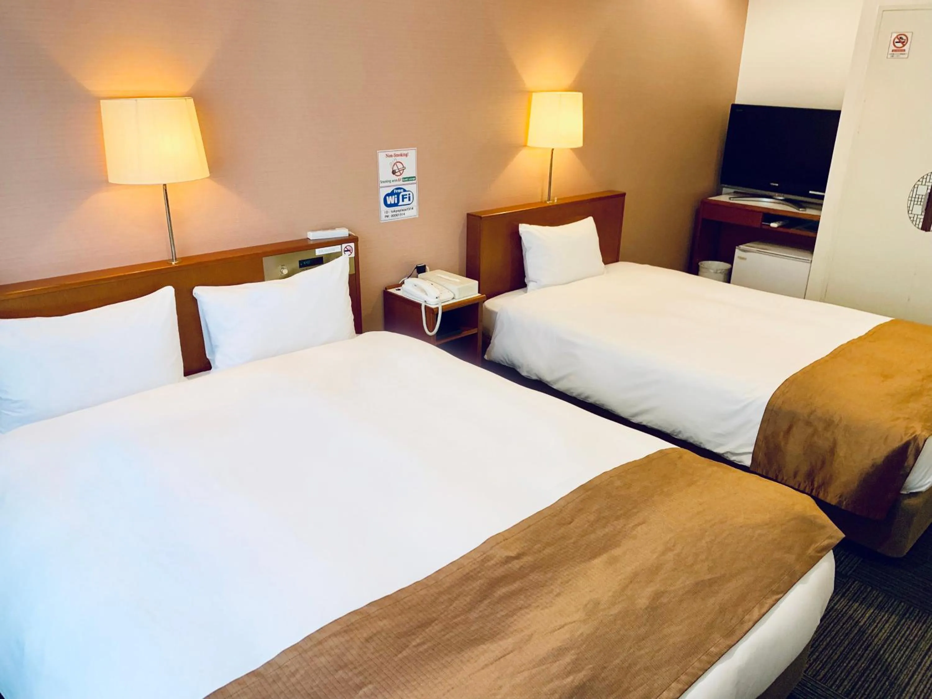 Bed in Tokyo Plaza Hotel