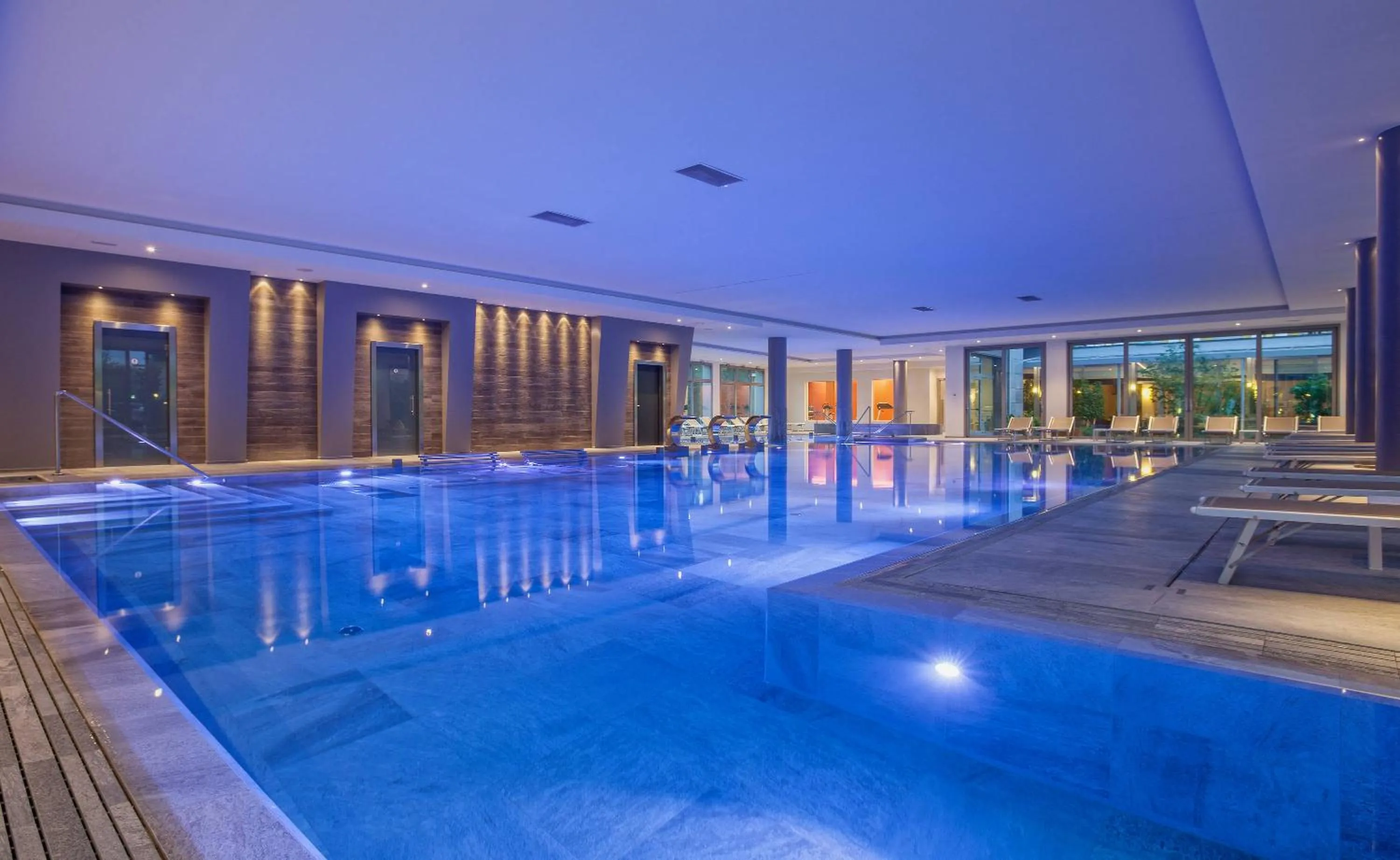 Swimming pool in Hotel Harrys' Garden