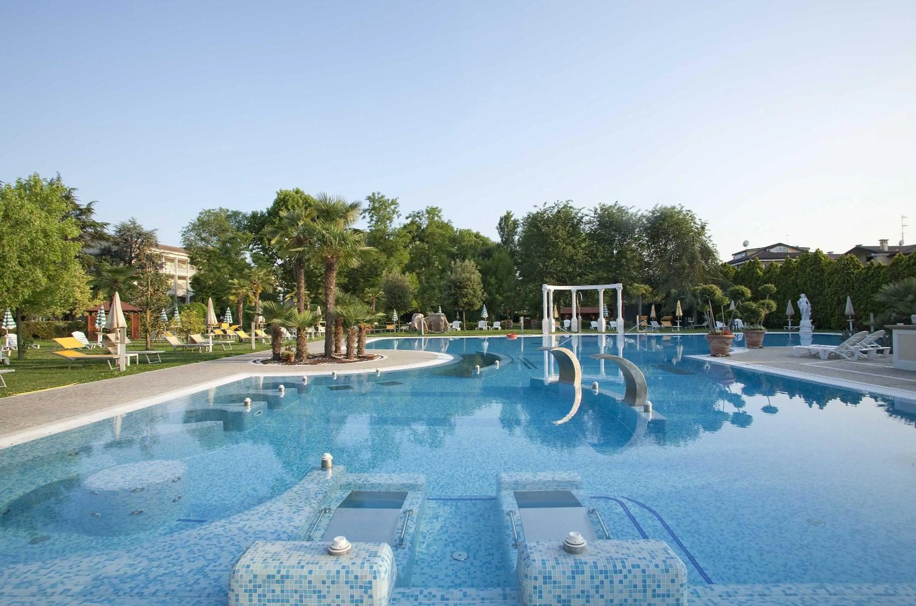 Swimming pool in Hotel Harrys' Garden