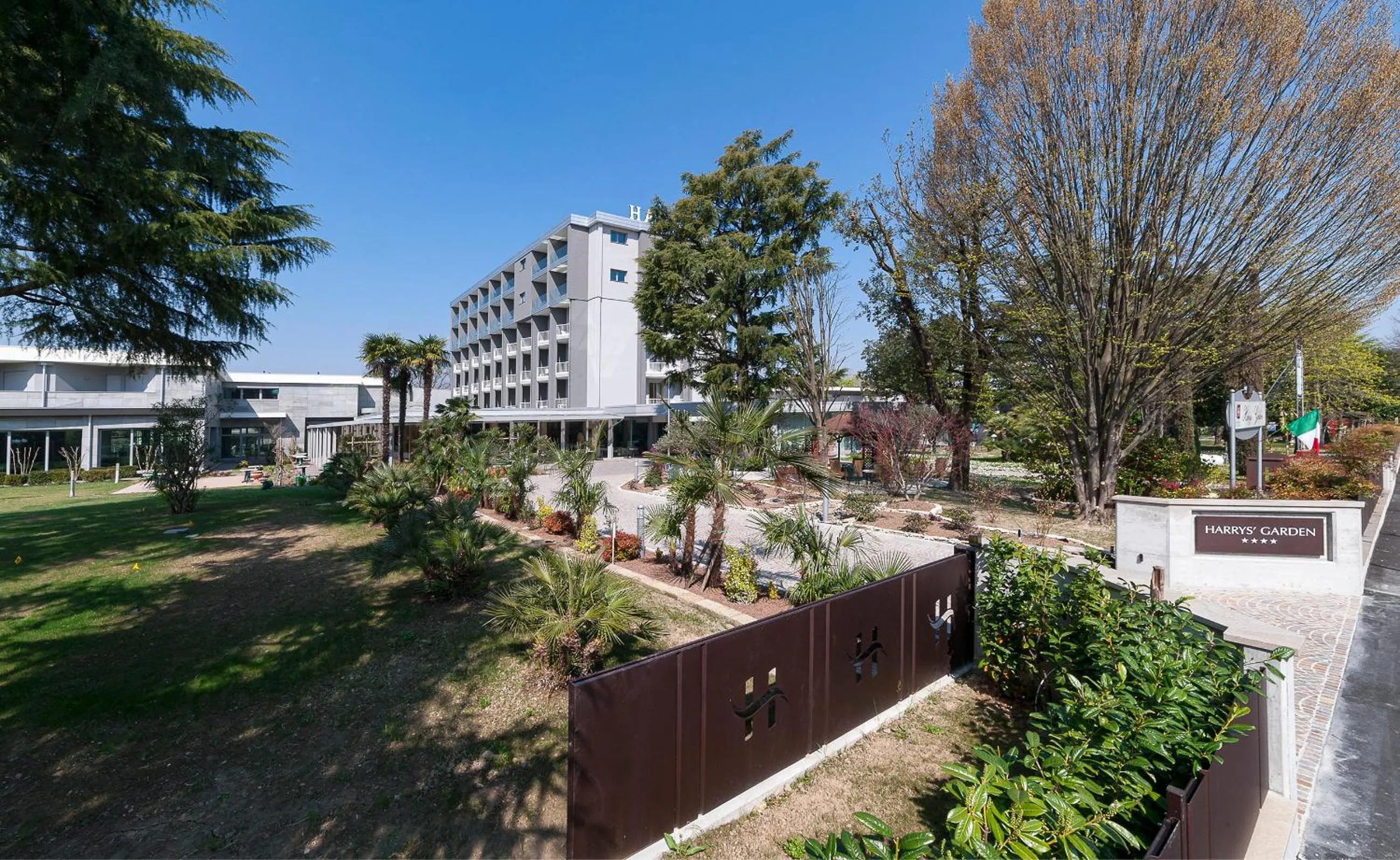 Hotel Harrys' Garden