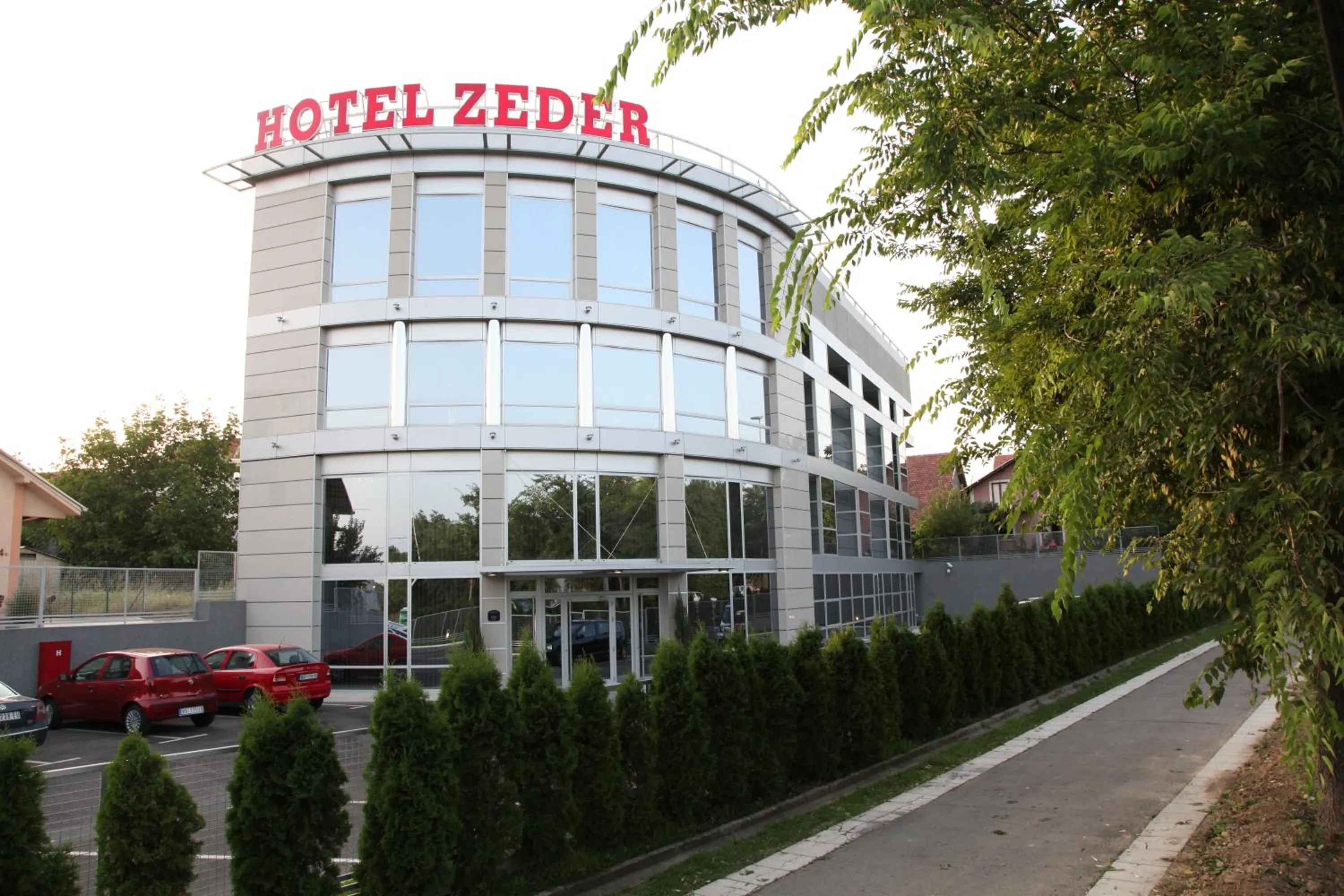 Facade/entrance in Hotel Zeder Garni