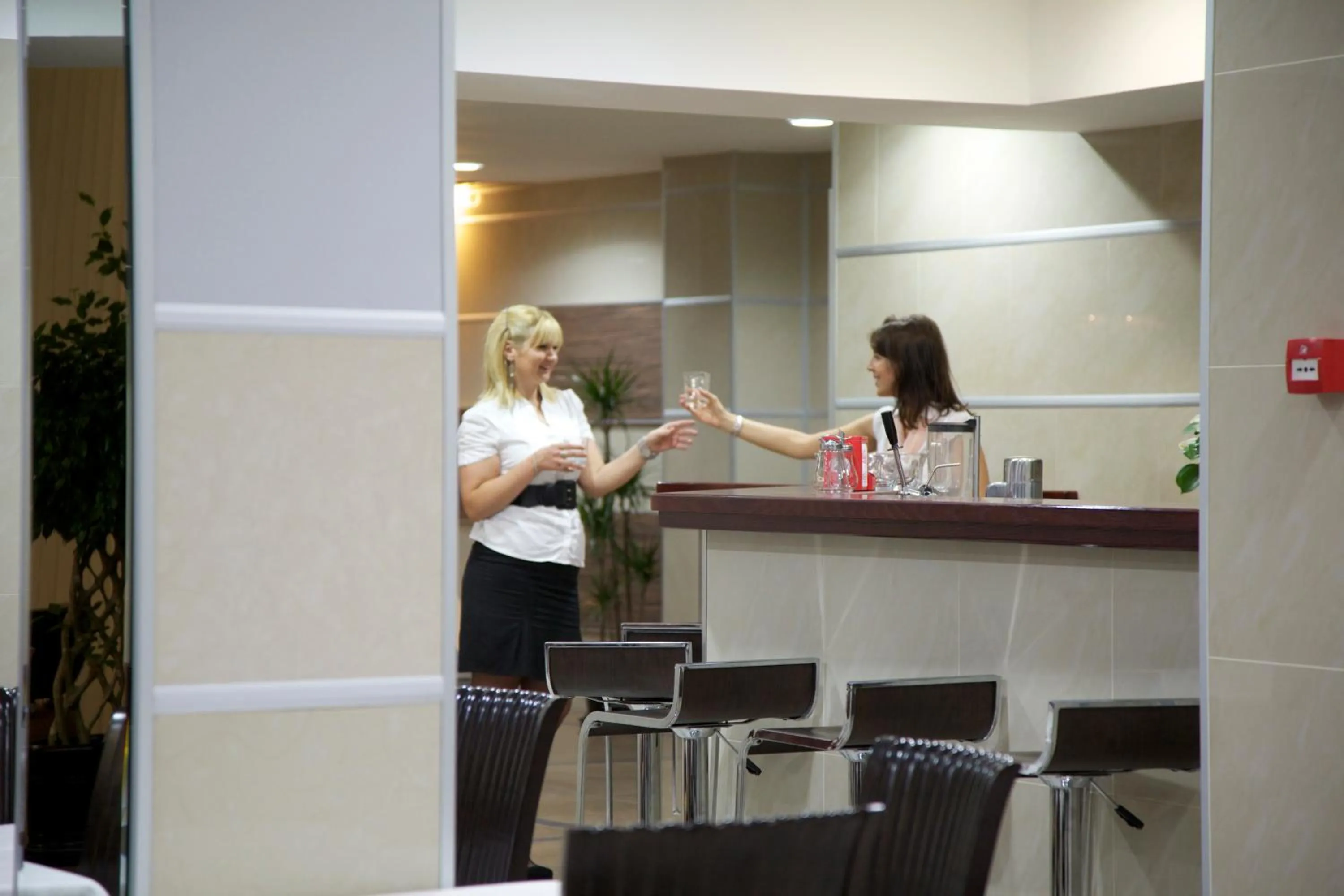 Lounge or bar in Hotel Zeder Garni