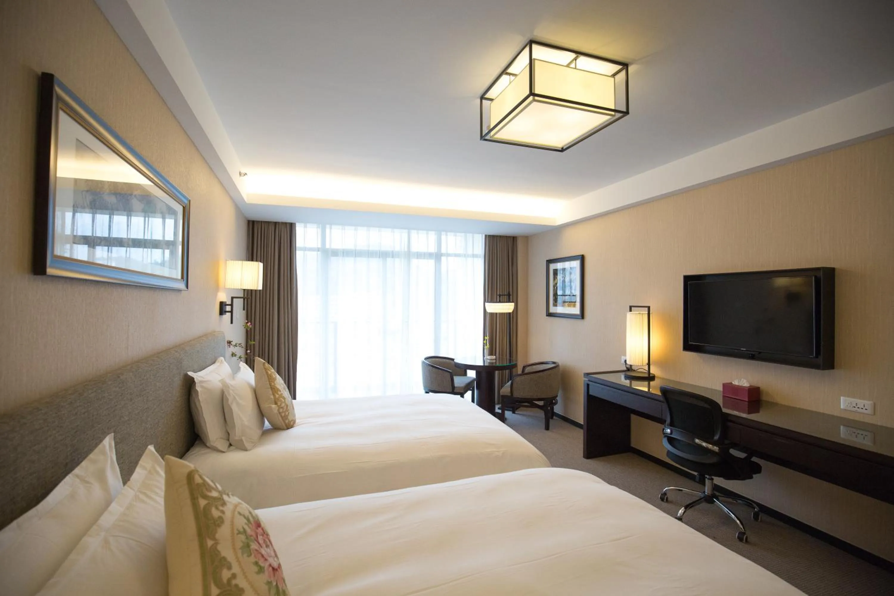 Photo of the whole room, Bed in SSAW Boutique Hotel Hangzhou Qiandao Lake