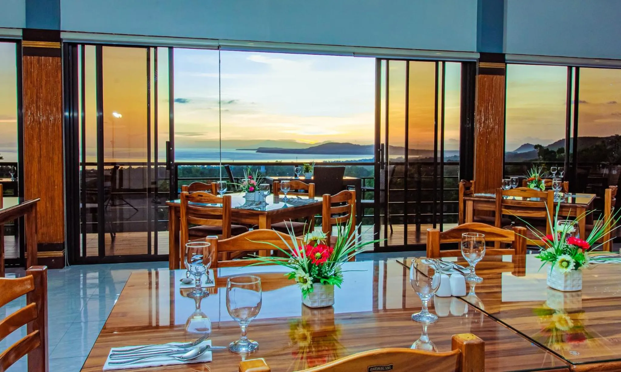 Restaurant/places to eat in Marqis Sunrise Sunset Resort and Spa