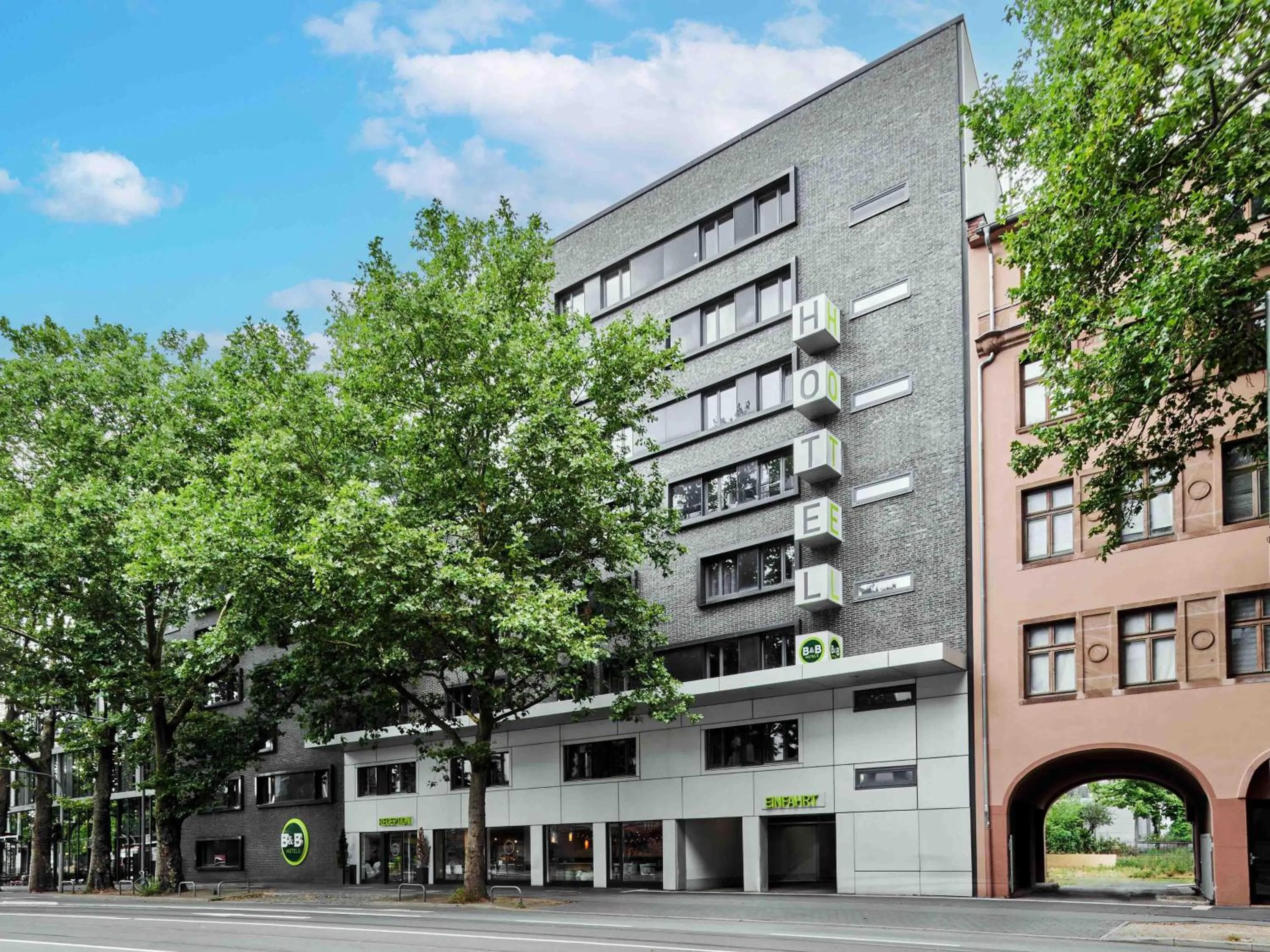 Property building in B&B HOTEL Frankfurt City-Ost
