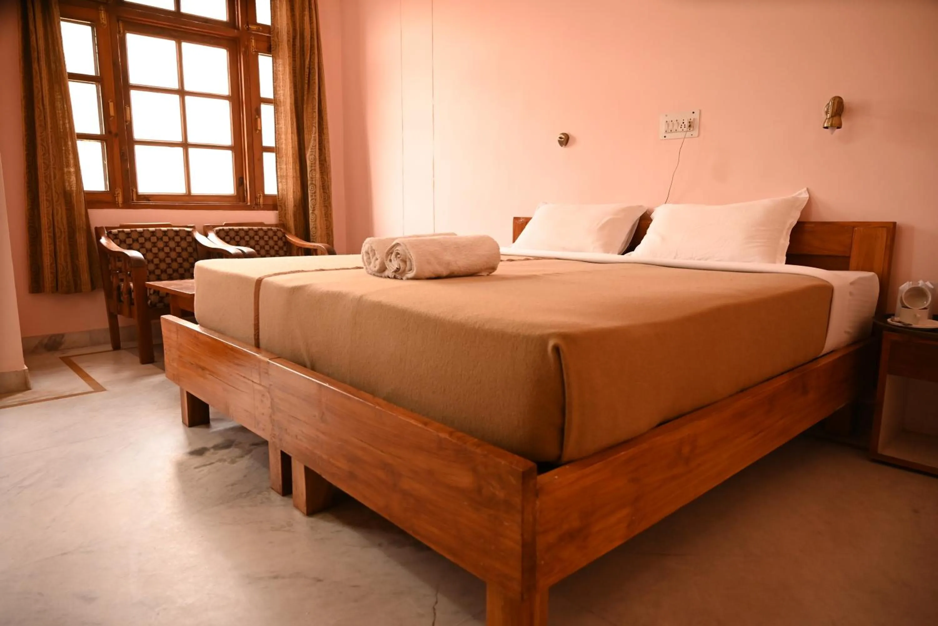 Bed in Hotel Atul Regency