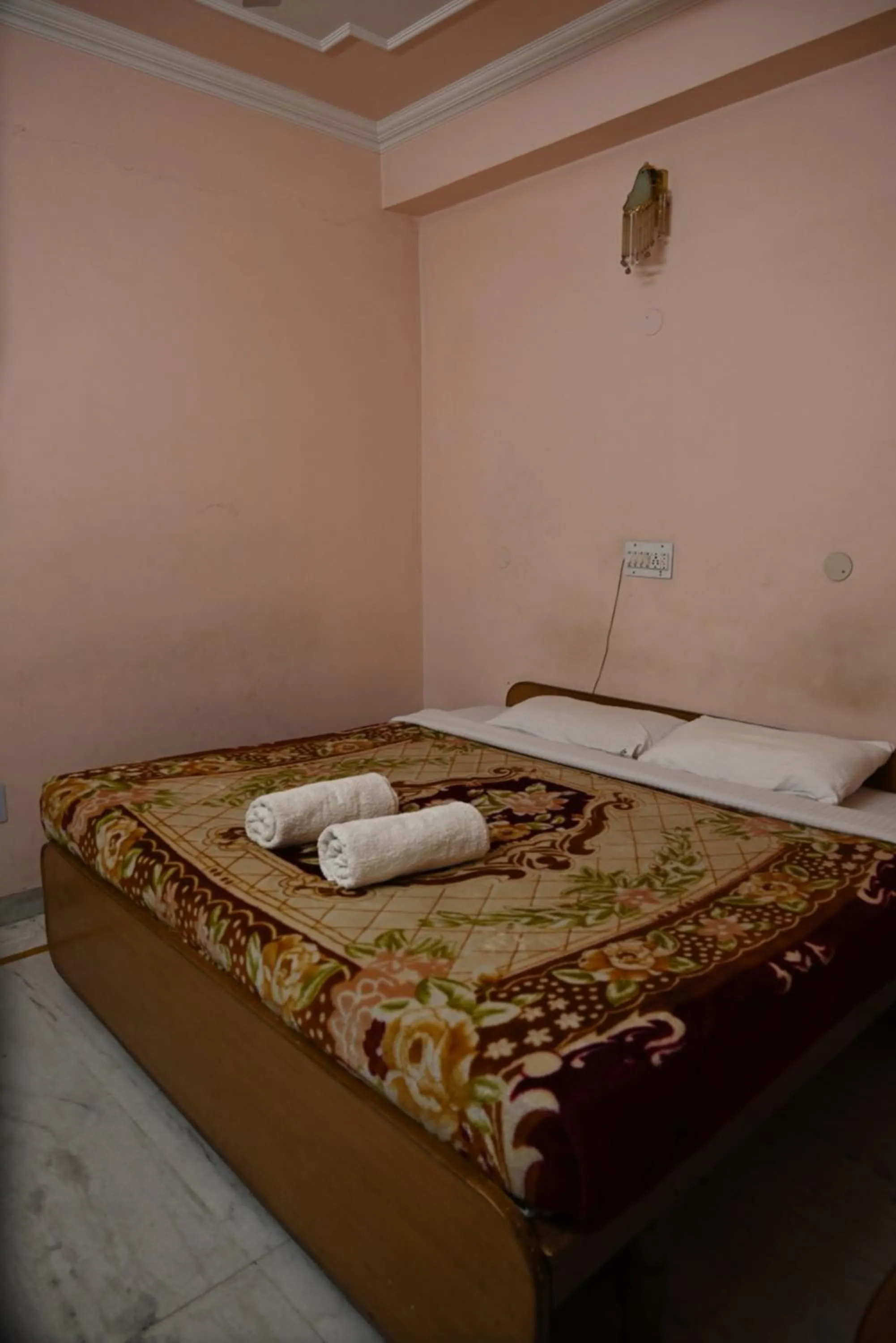 Bed in Hotel Atul Regency