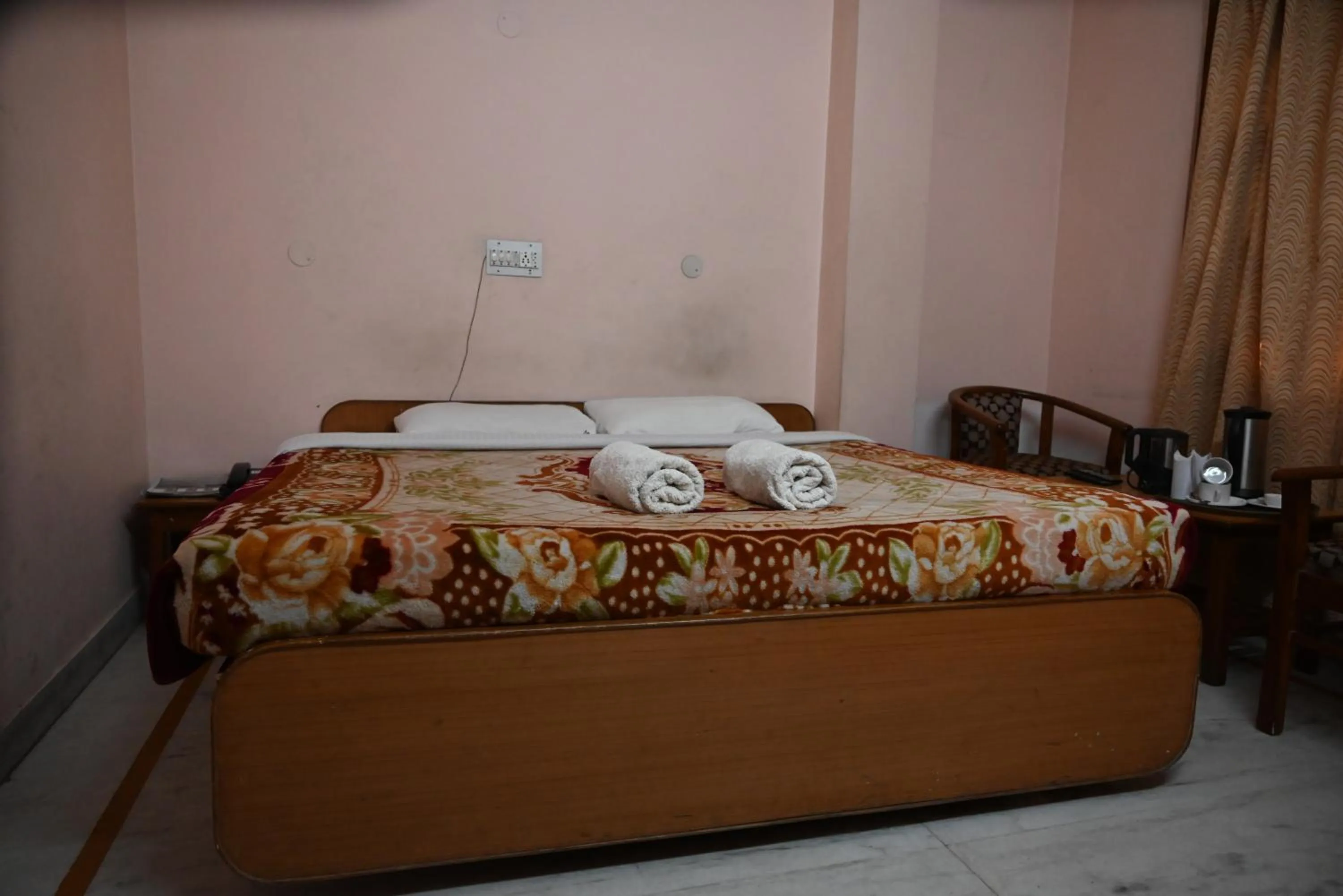 Bed in Hotel Atul Regency