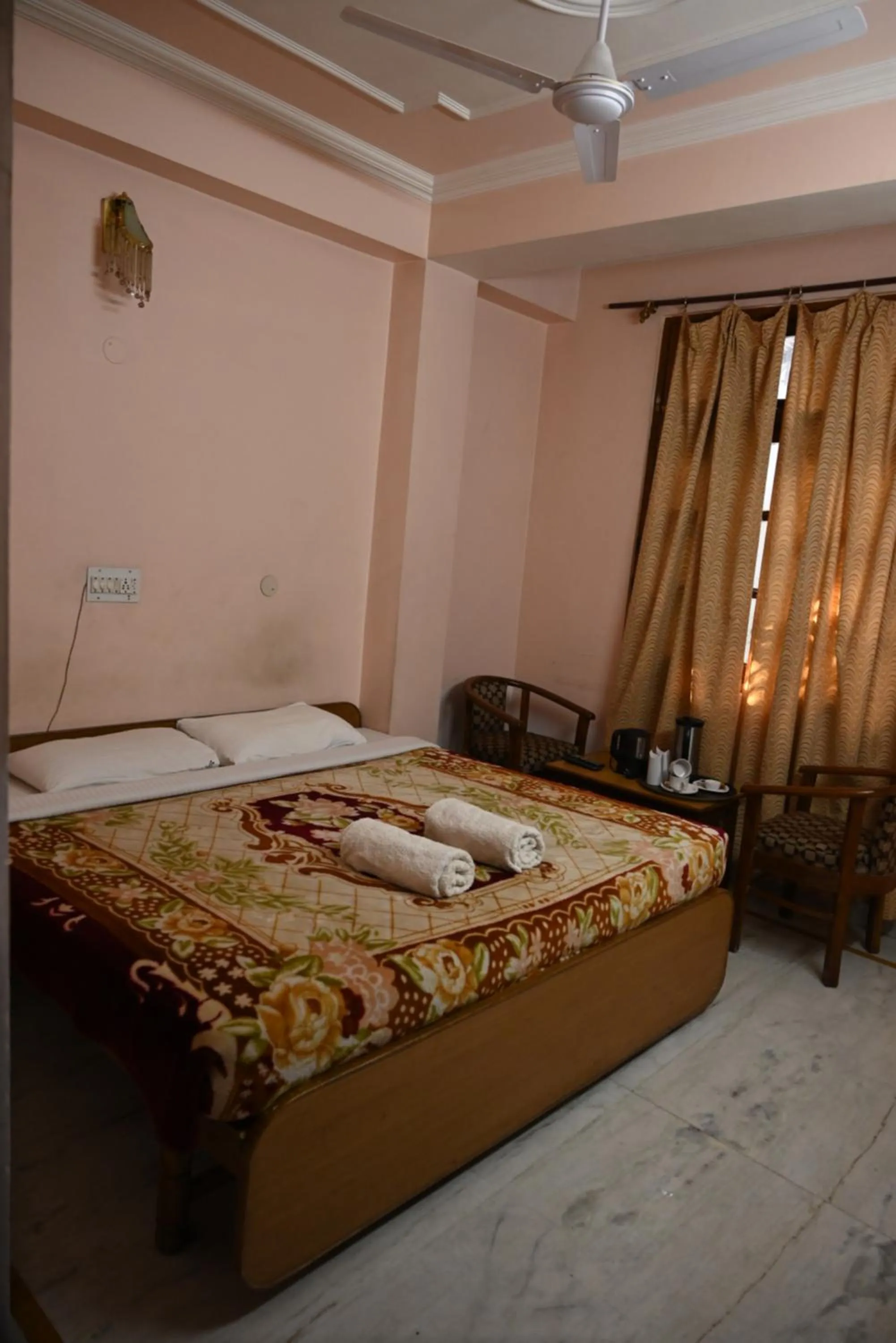 Bed in Hotel Atul Regency