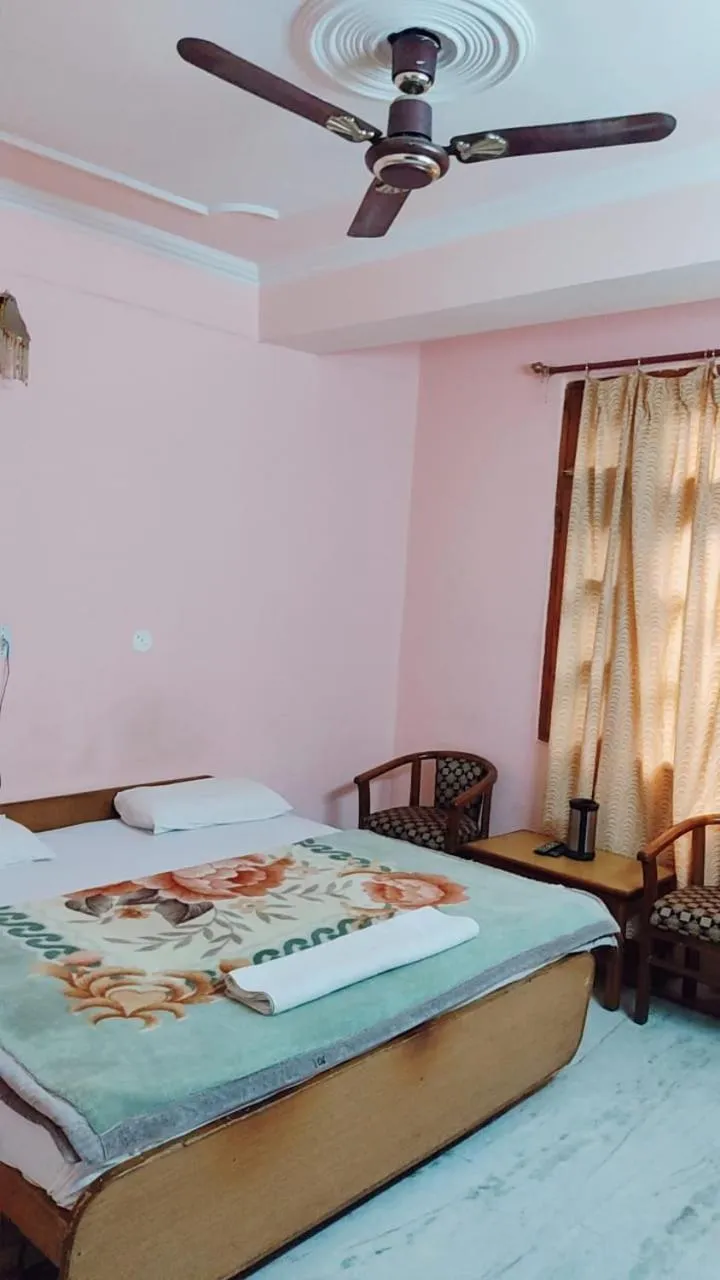 Bed in Hotel Atul Regency