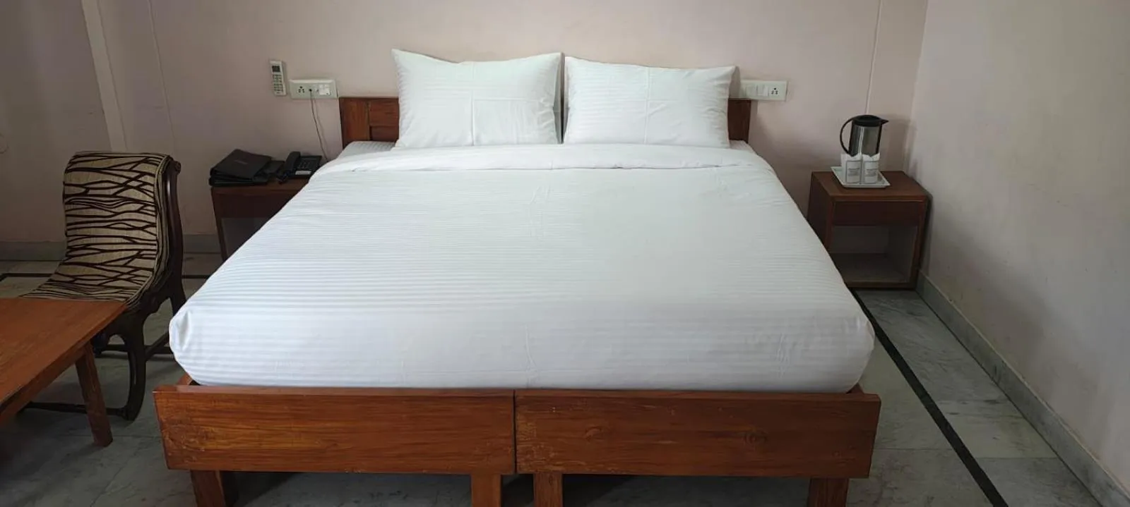 Bed in Hotel Atul Regency