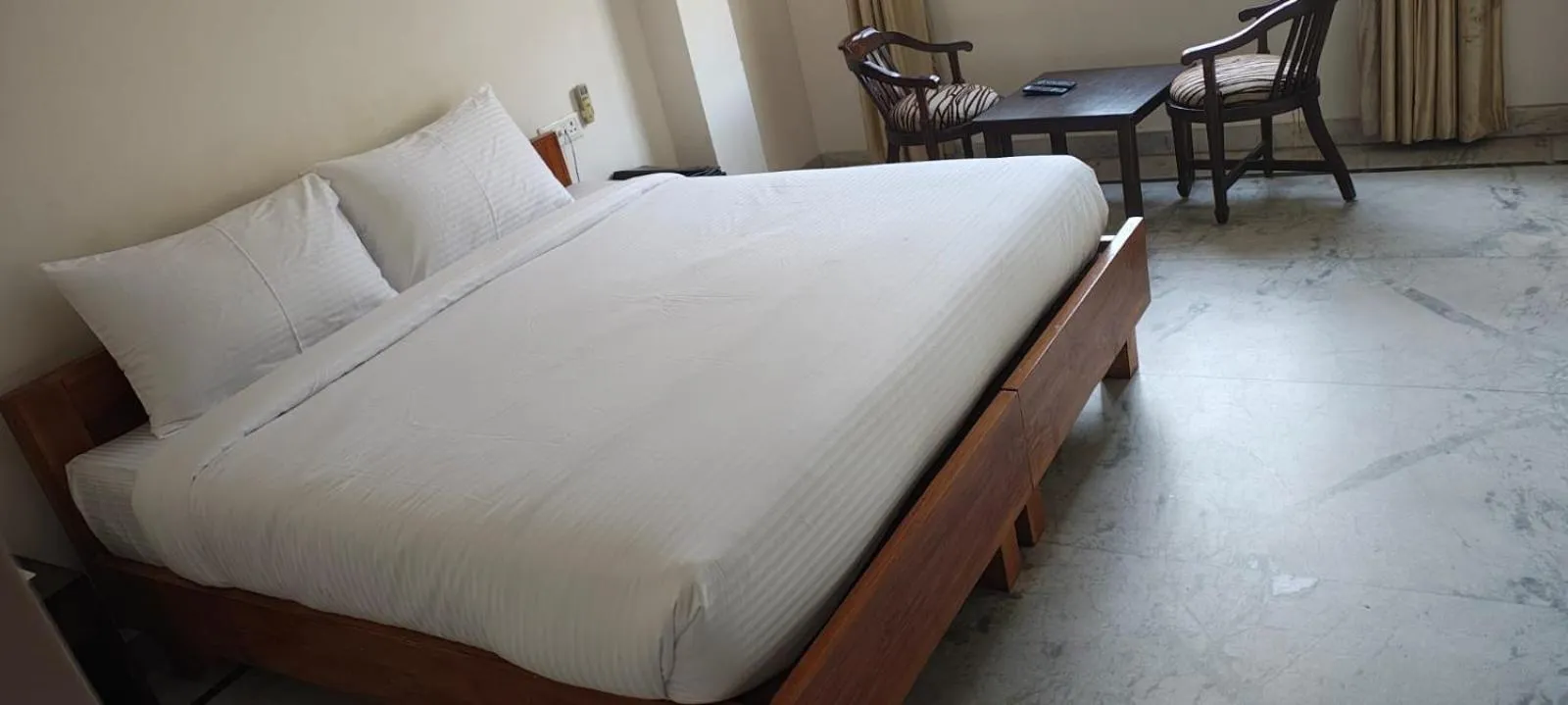 Bed in Hotel Atul Regency