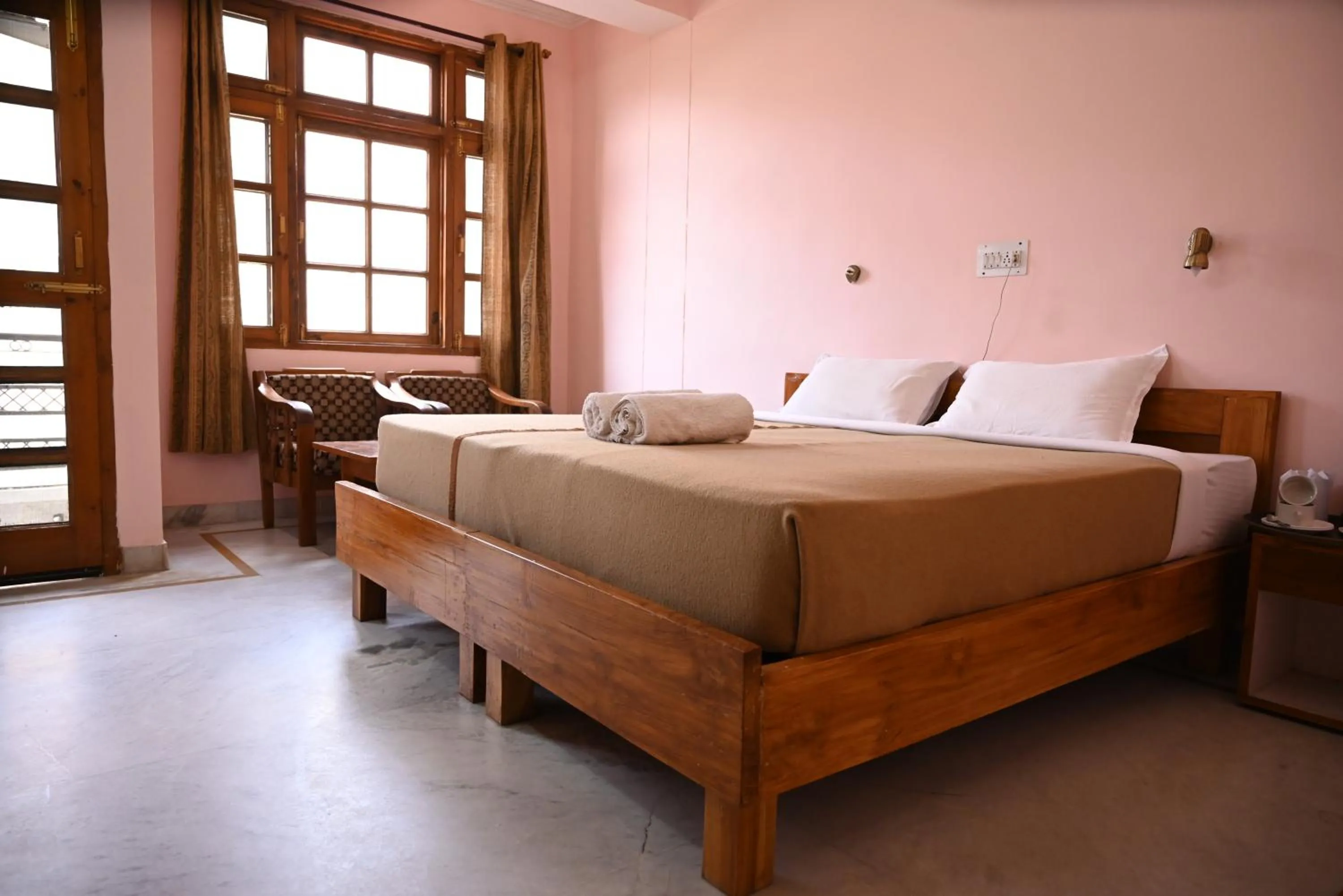 Bed in Hotel Atul Regency