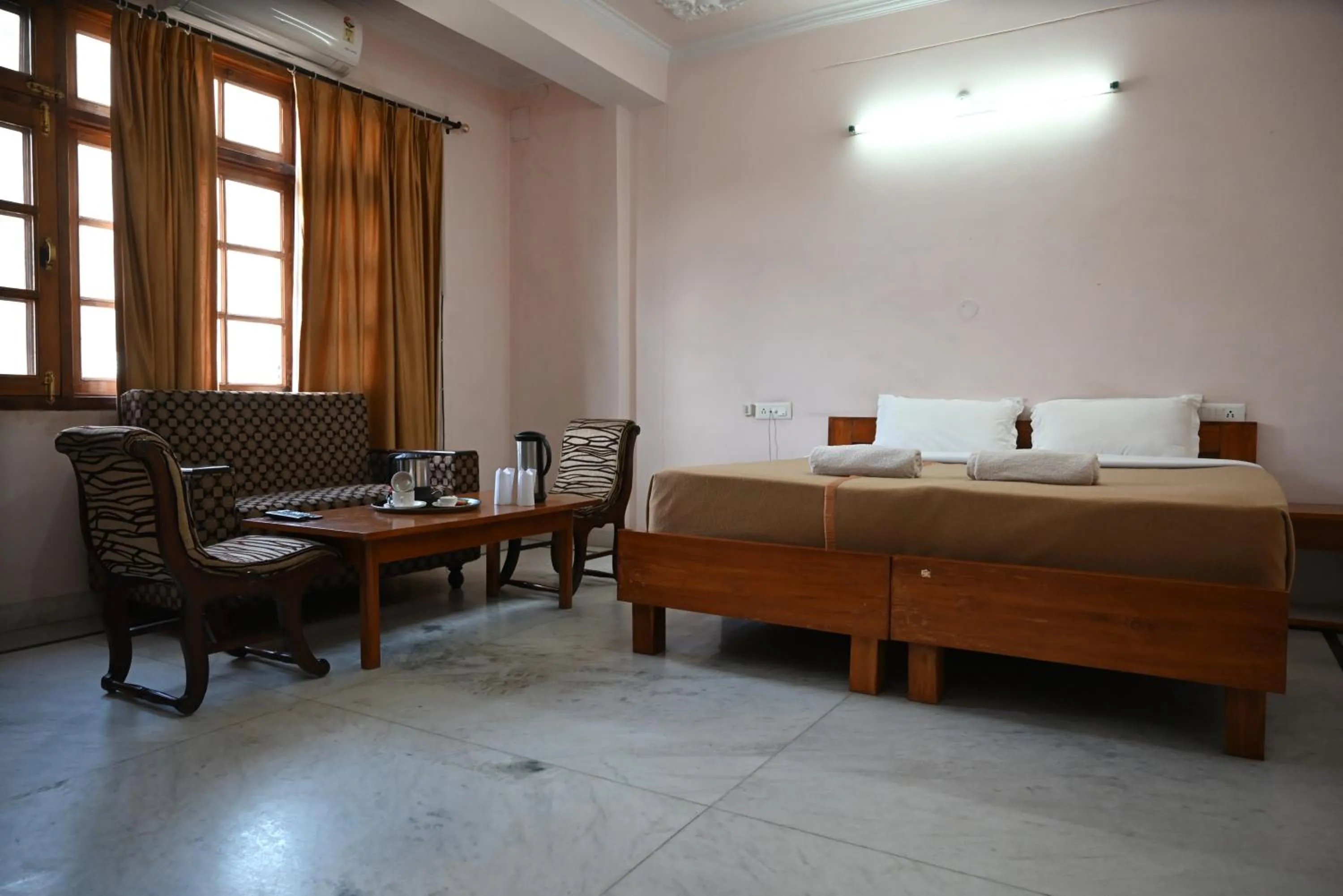 Bed in Hotel Atul Regency