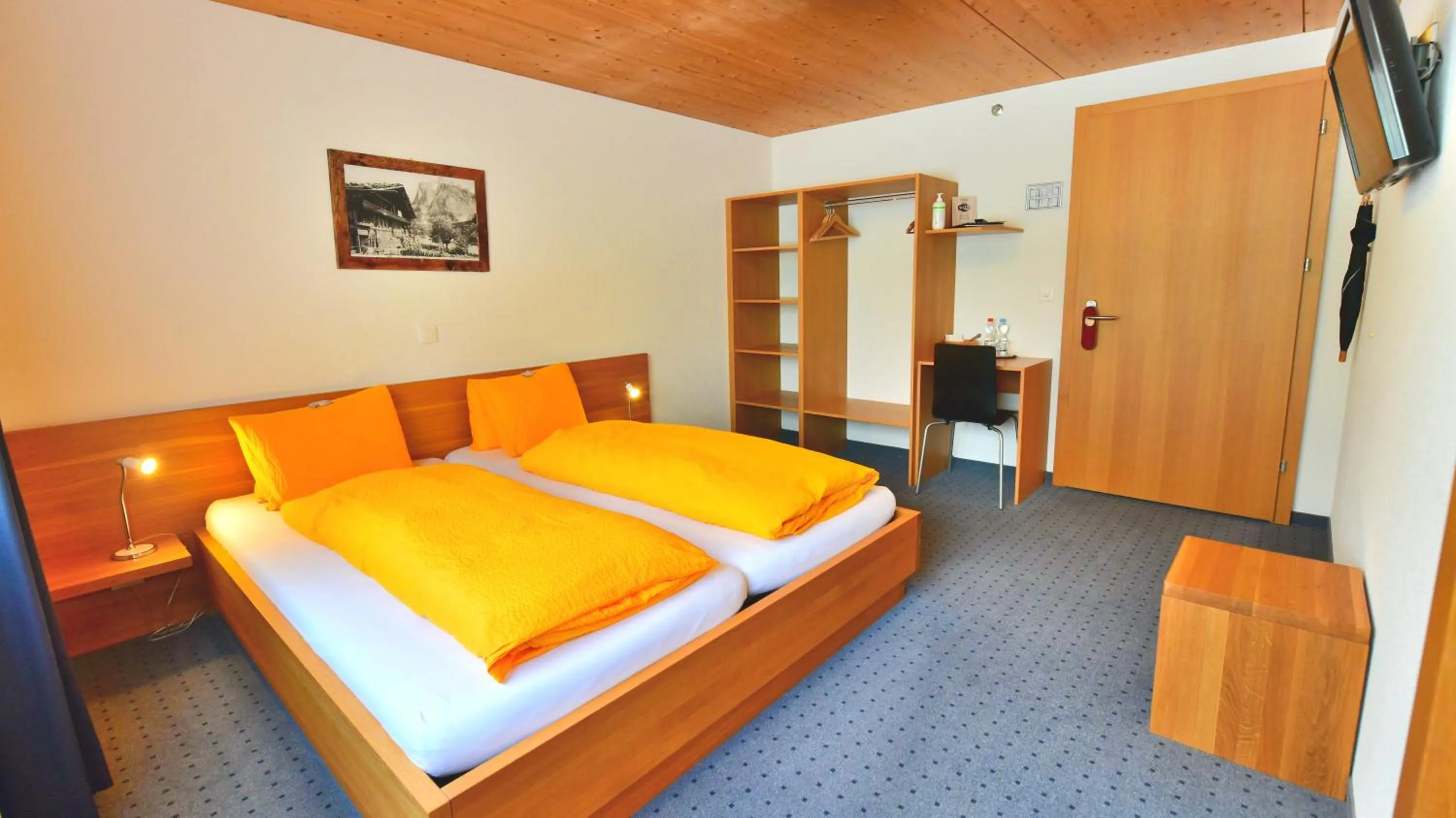 Photo of the whole room, Bed in Hotel Wetterhorn