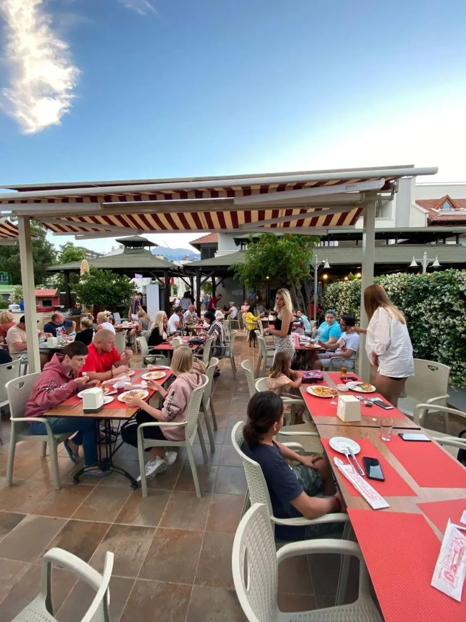 Restaurant/places to eat in Nar Hotel