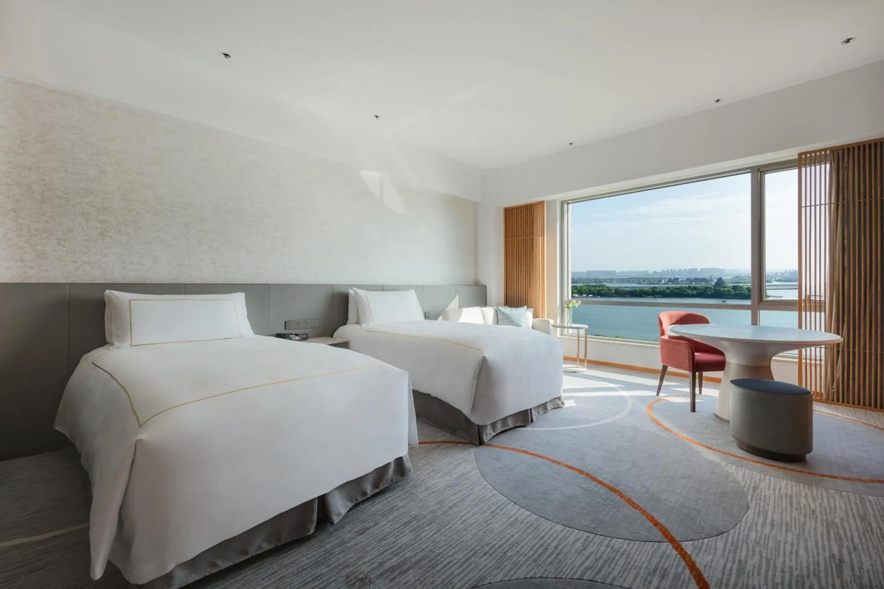 Premium Twin Room With Lake View in InterContinental Suzhou Hotel by IHG Premium Twin Room With Lake View in InterContinental Suzhou Hotel by IHG