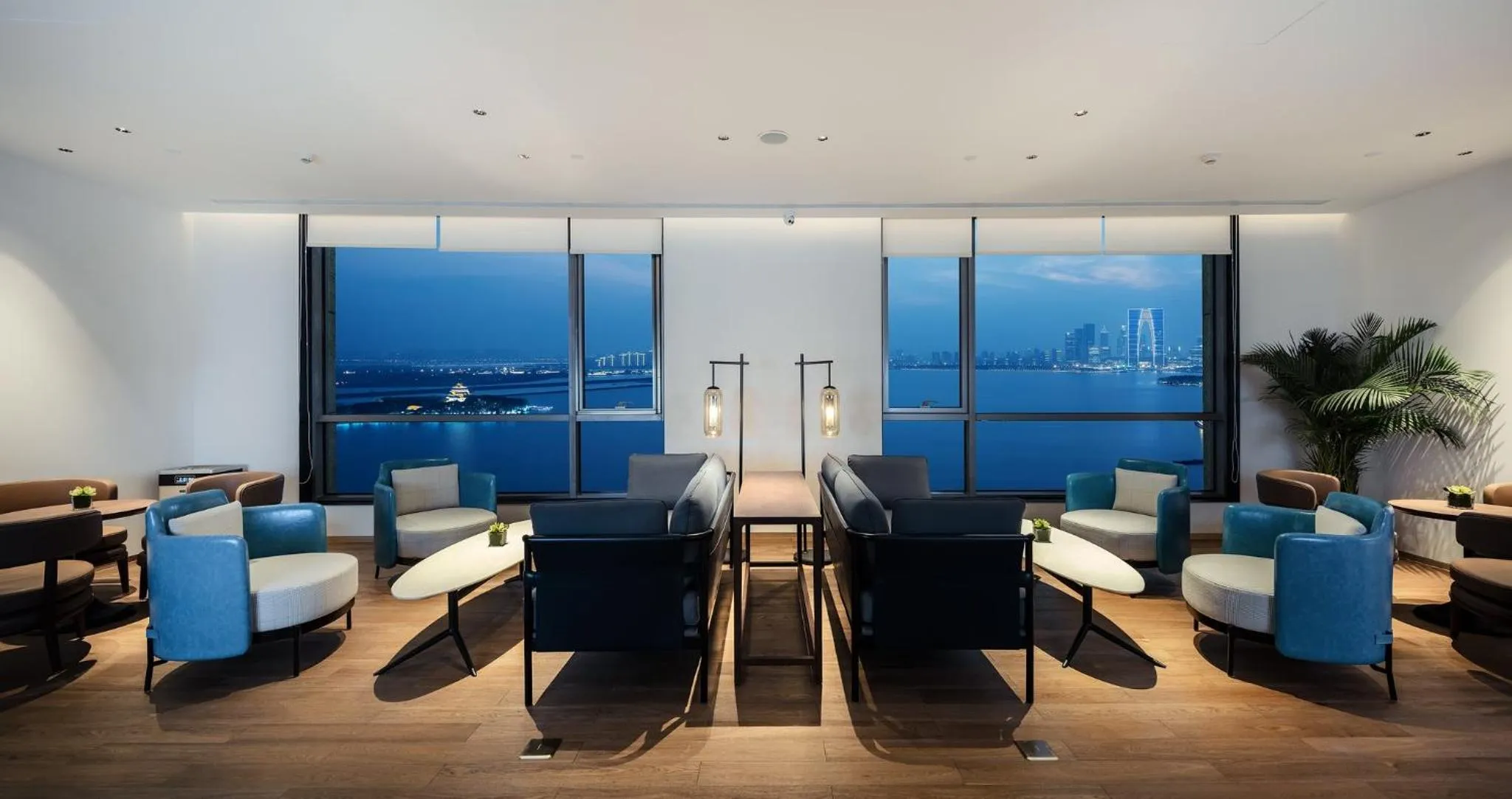 Lounge or bar in InterContinental Suzhou Hotel by IHG