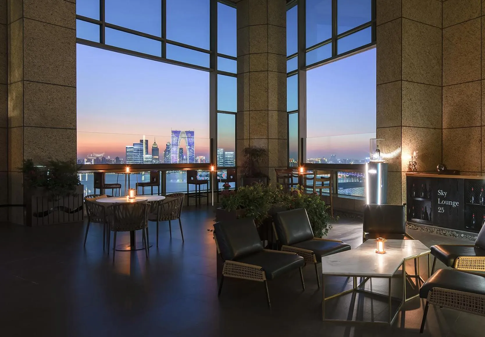 Lounge or bar in InterContinental Suzhou Hotel by IHG