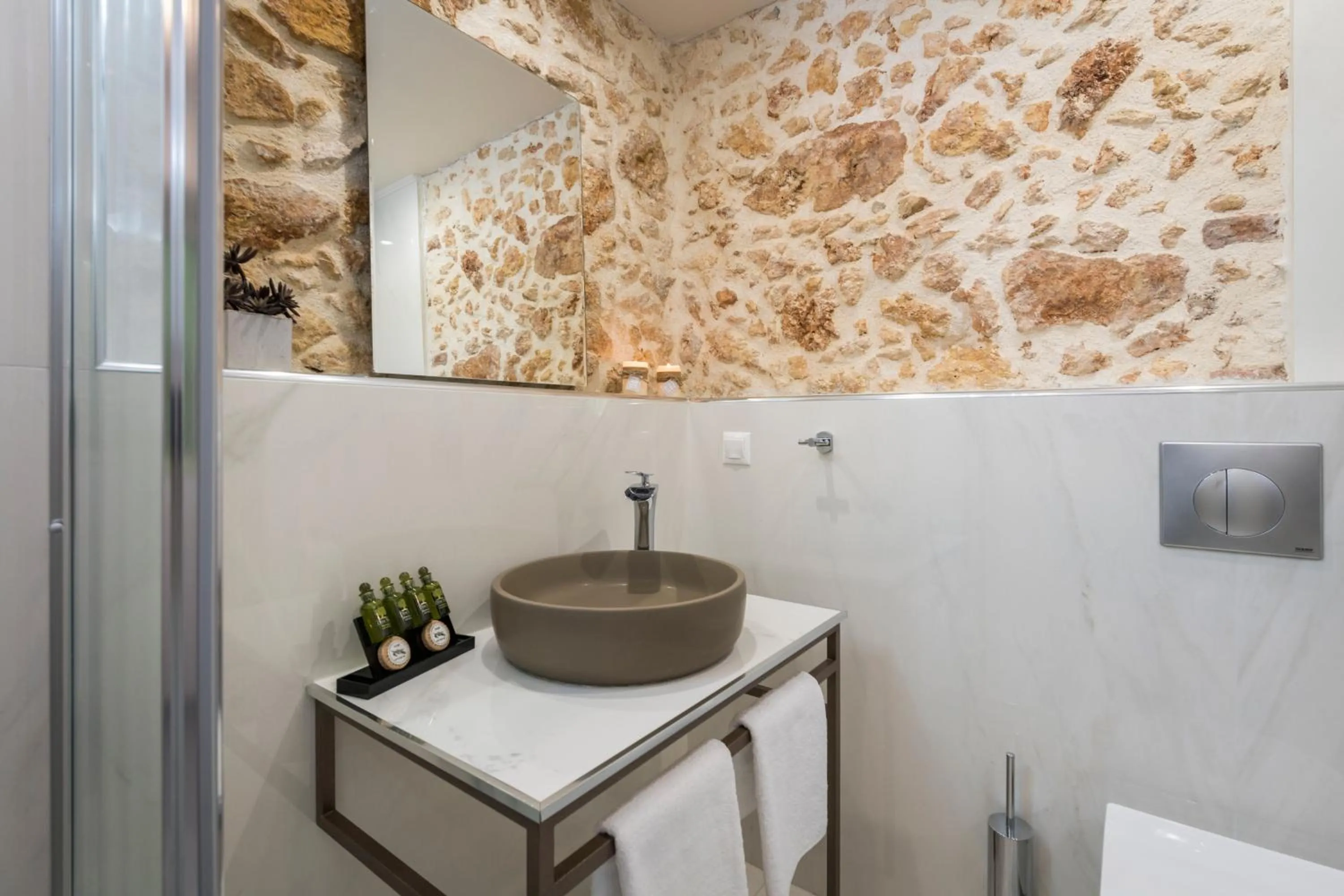 Bathroom in Camara Residence