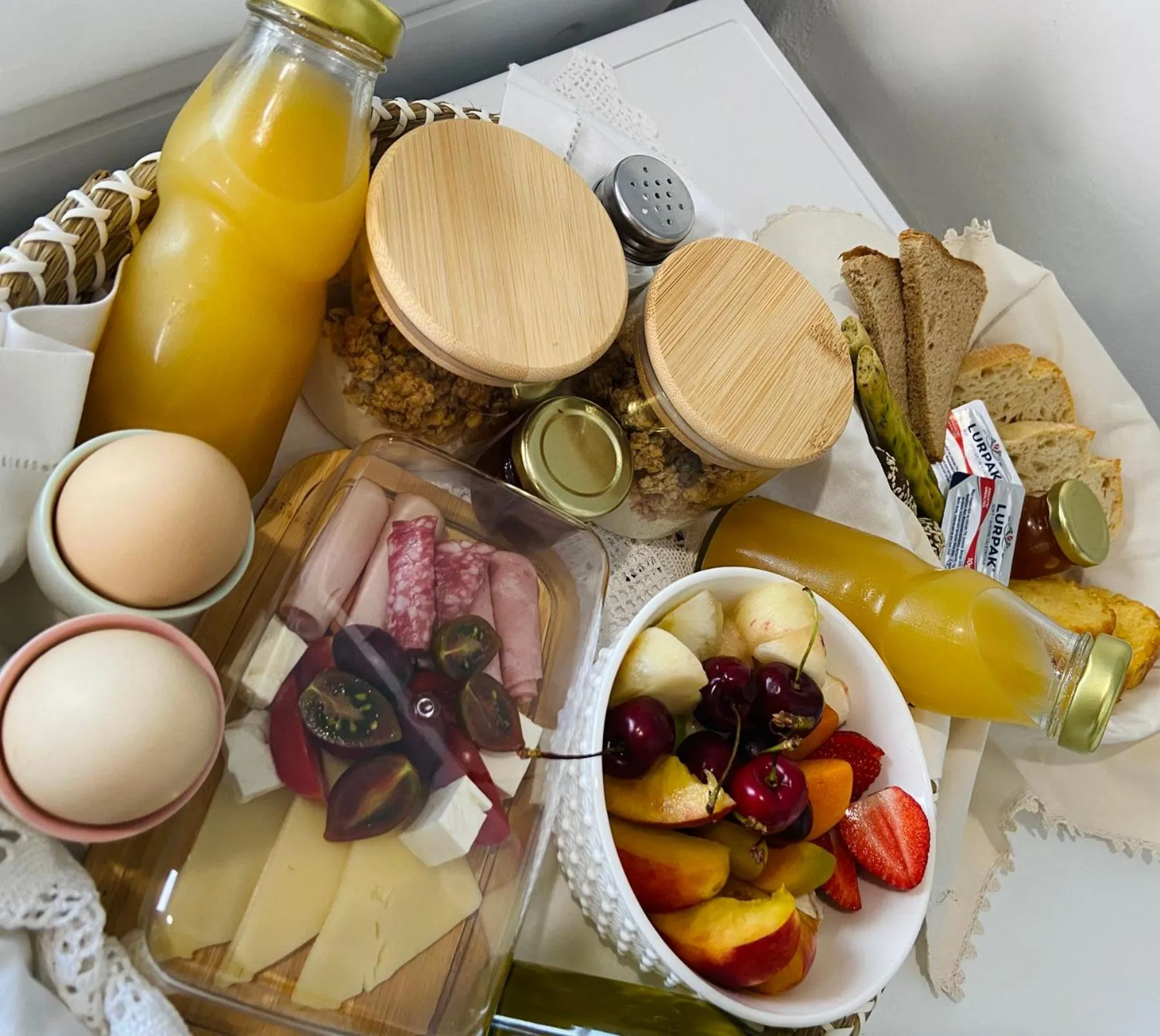 Breakfast in Camara Residence