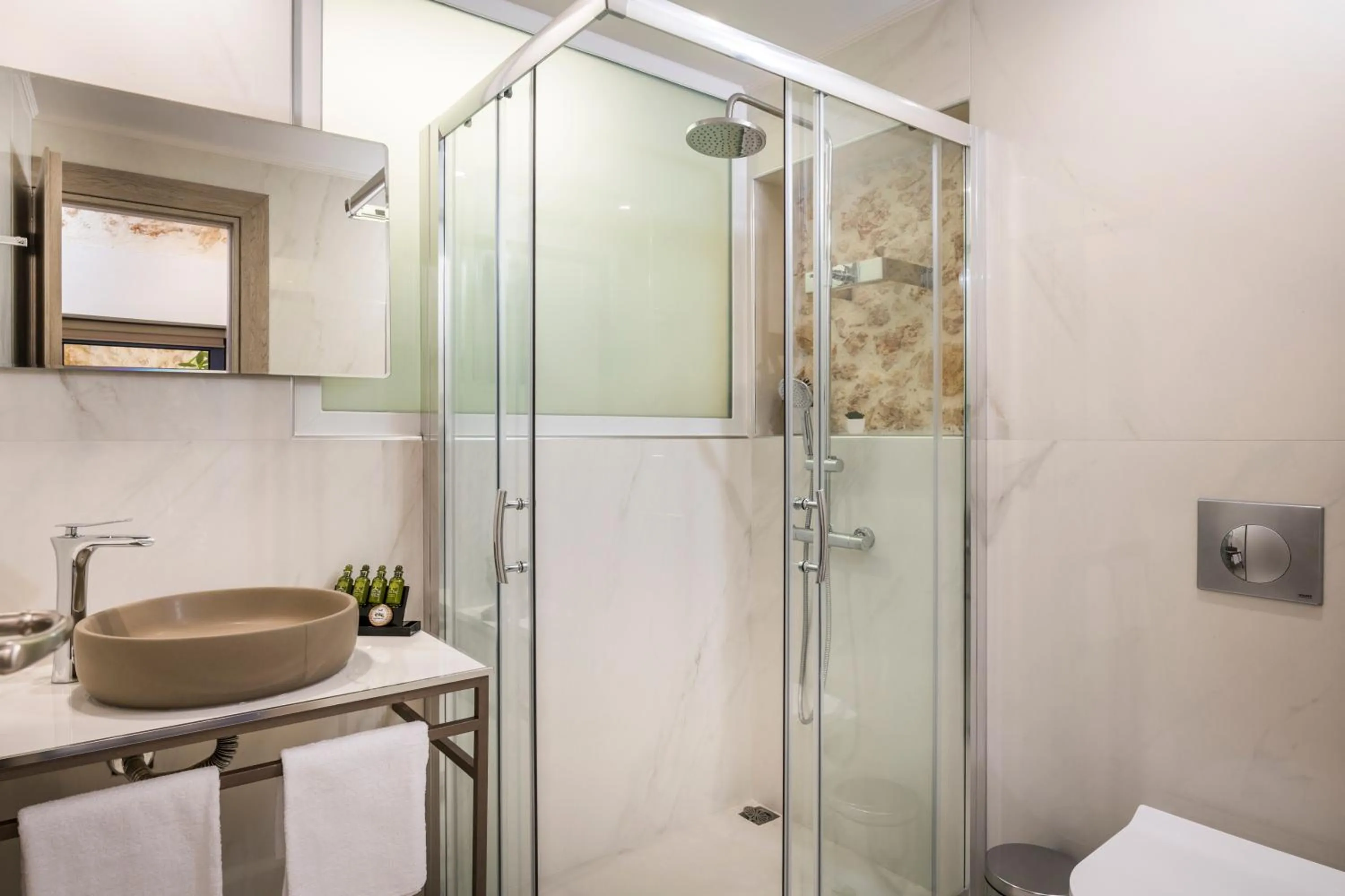 Shower in Camara Residence
