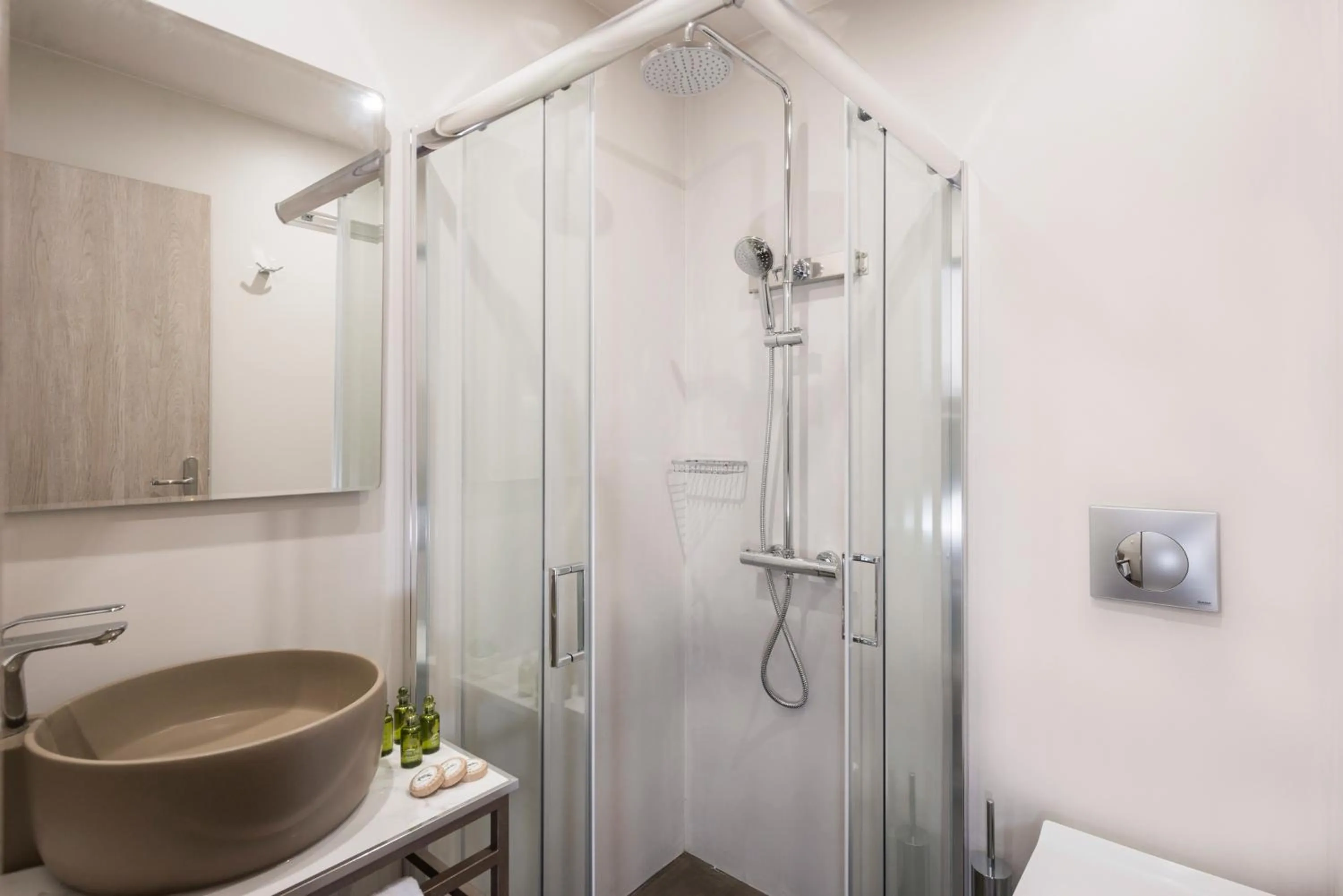 Shower in Camara Residence