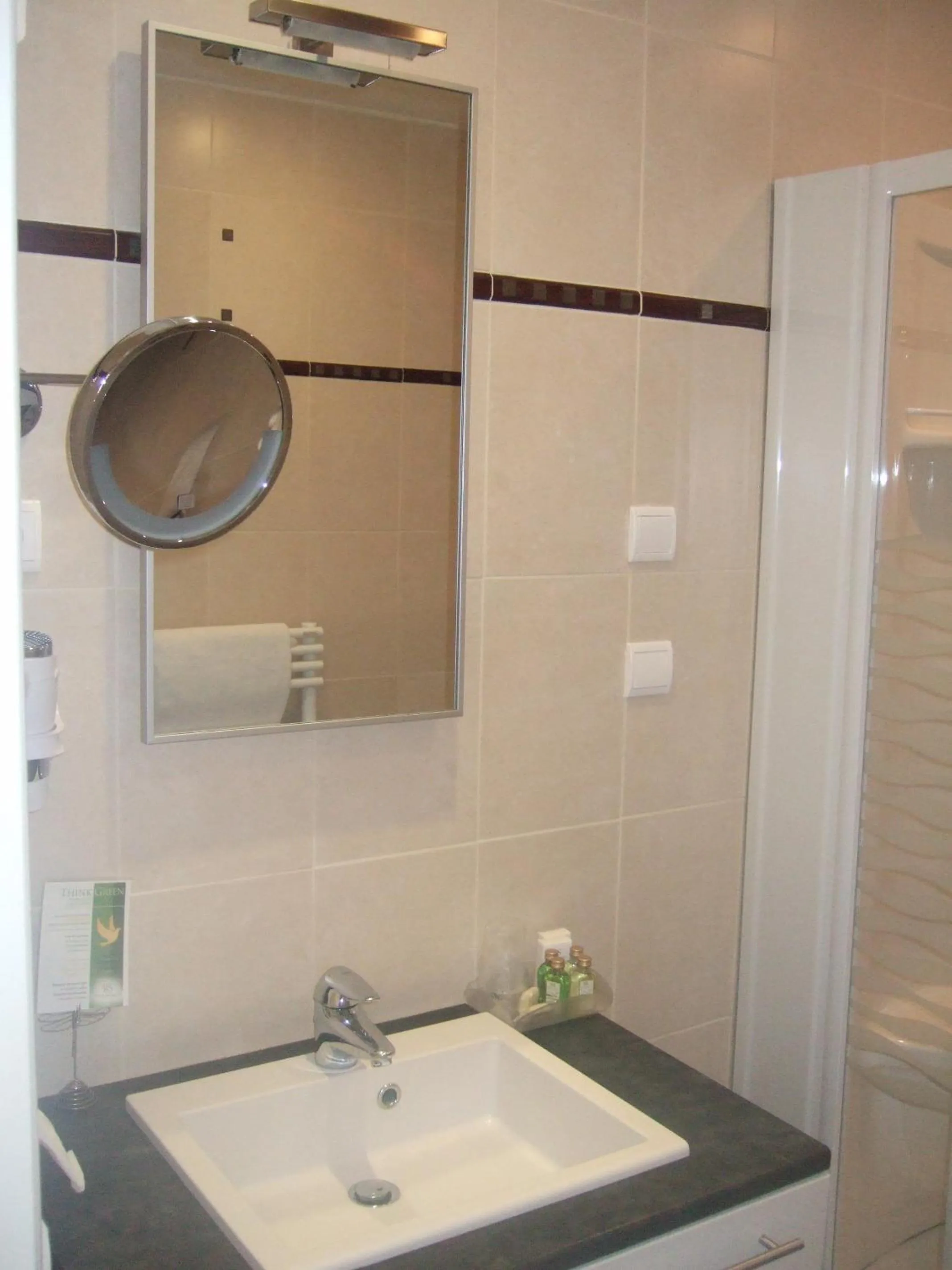 Bathroom in Les Etangs de Guibert