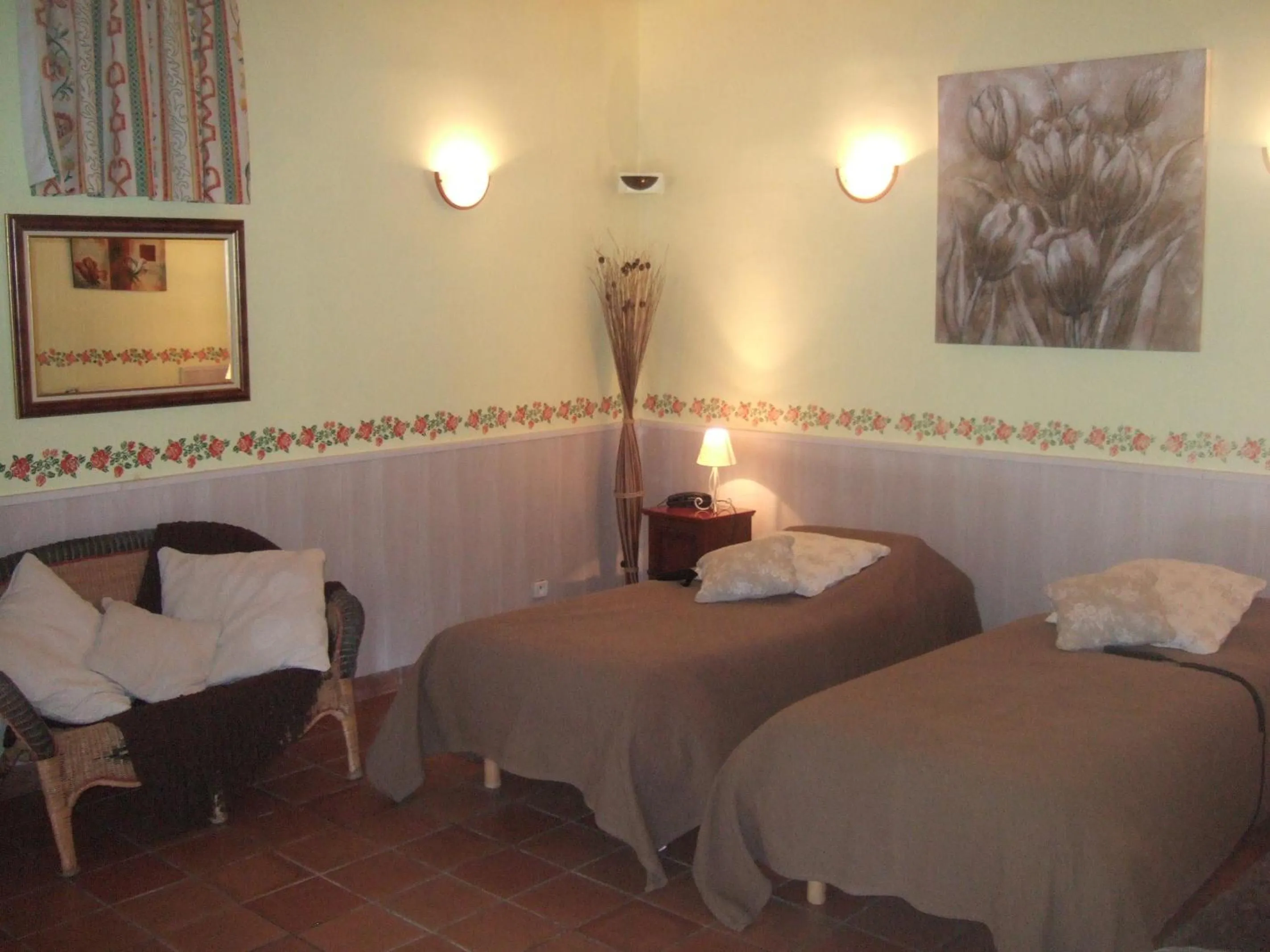 Photo of the whole room, Bed in Les Etangs de Guibert