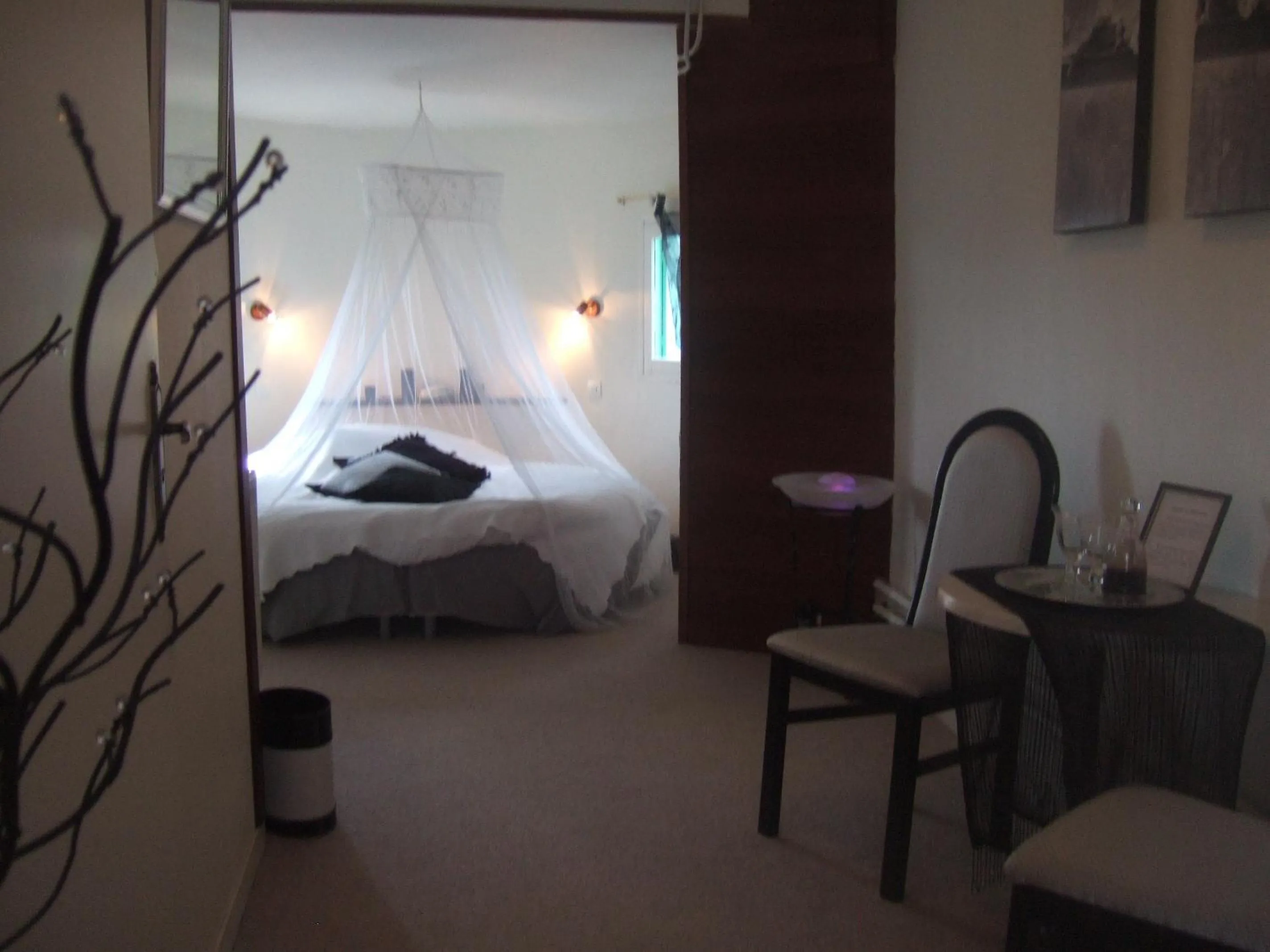 Photo of the whole room, Bed in Les Etangs de Guibert