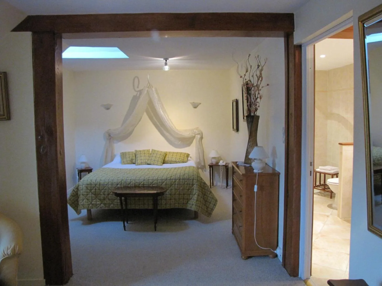 Photo of the whole room, Bed in Les Etangs de Guibert