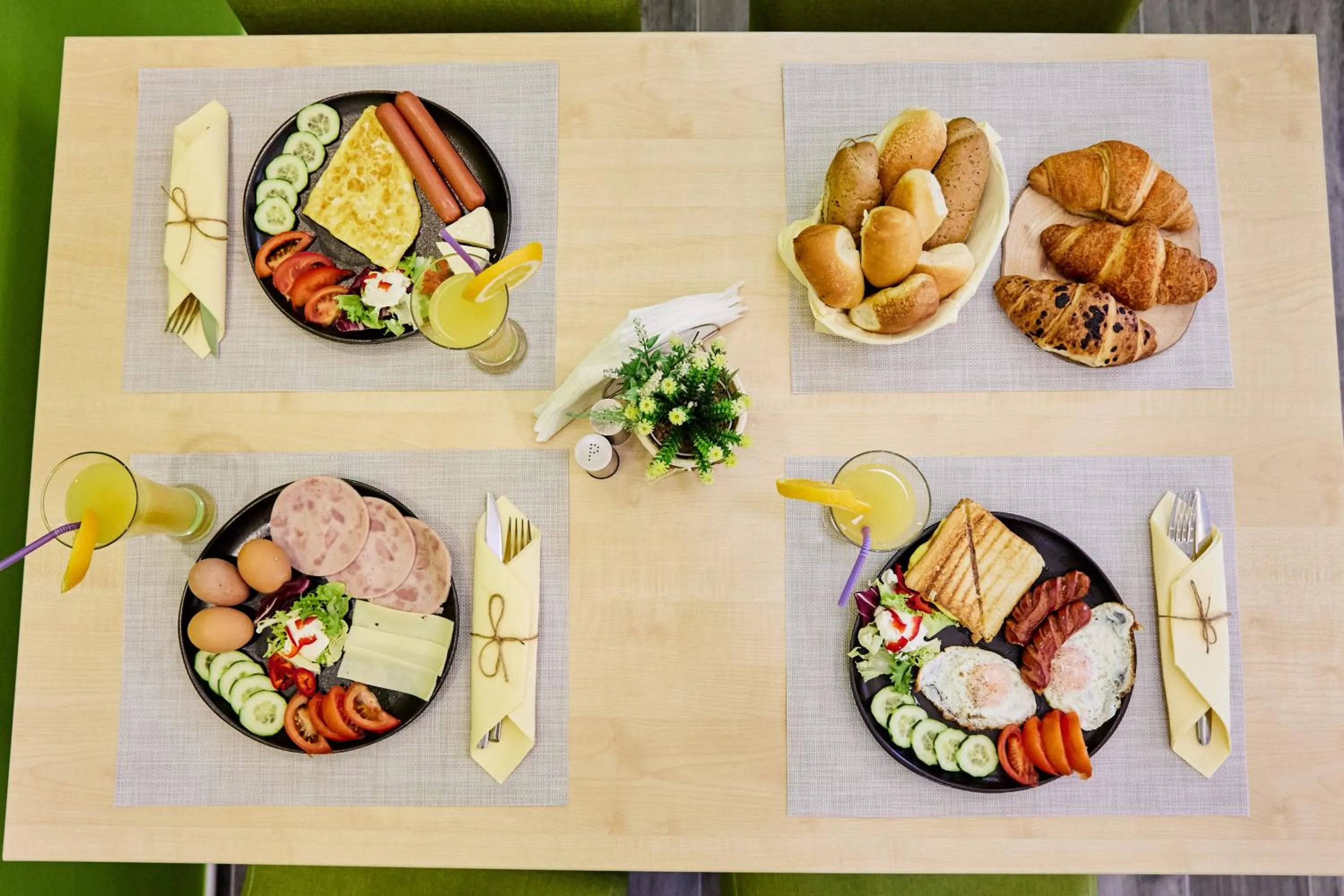 Restaurant/places to eat in Laurus Motel Airport Tuzla