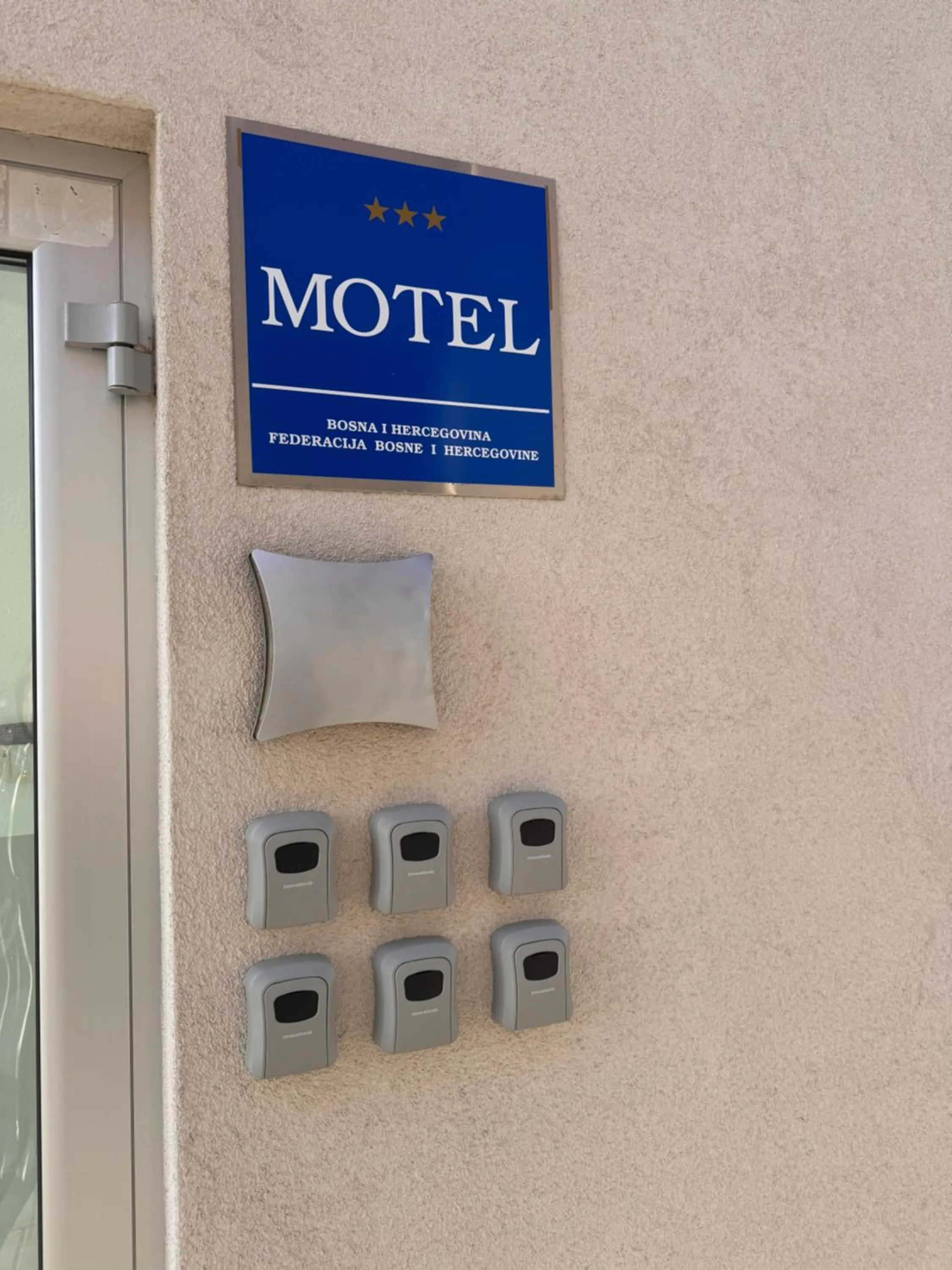 locker in Laurus Motel Airport Tuzla