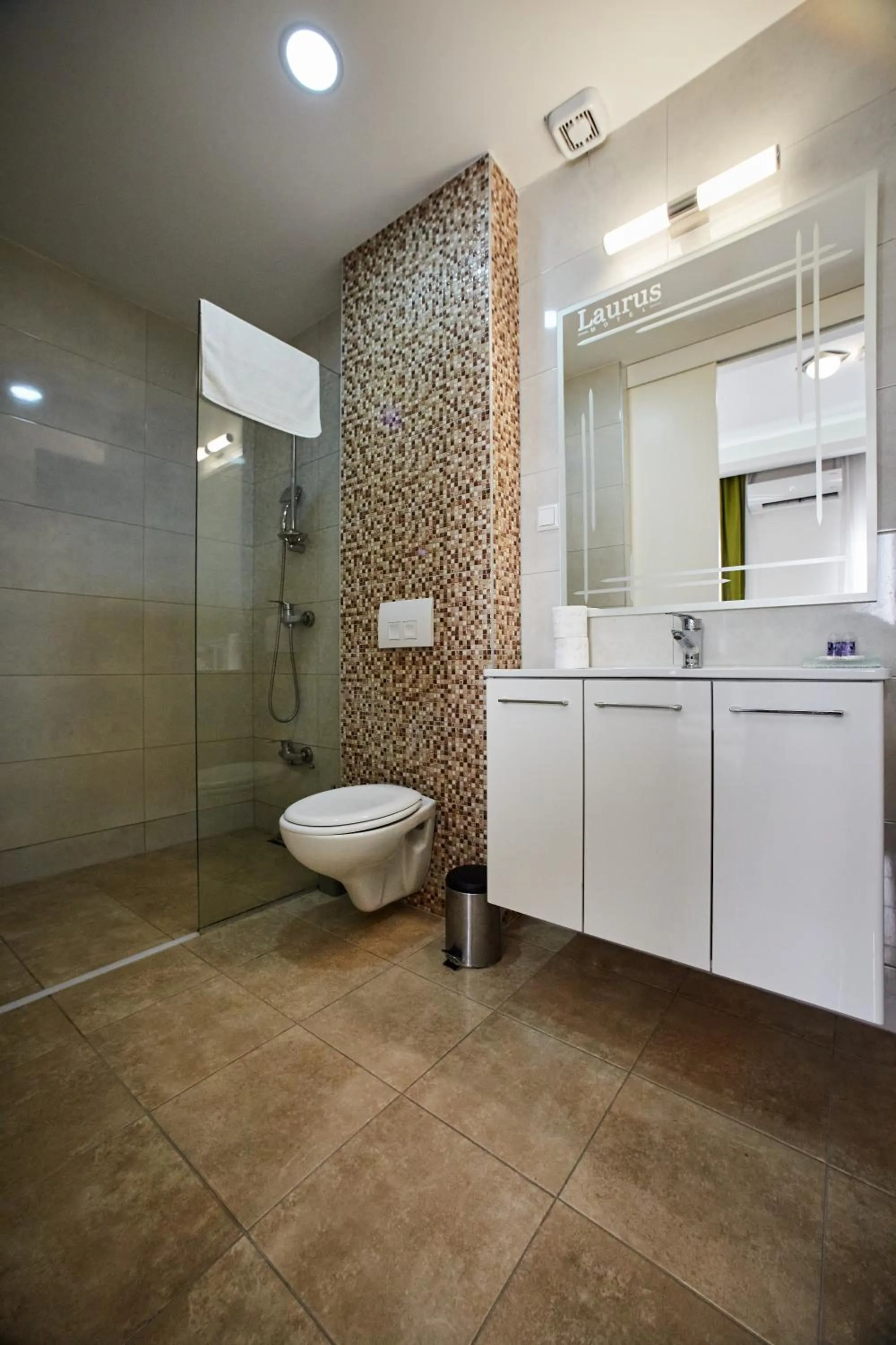 Bathroom in Laurus Motel Airport Tuzla