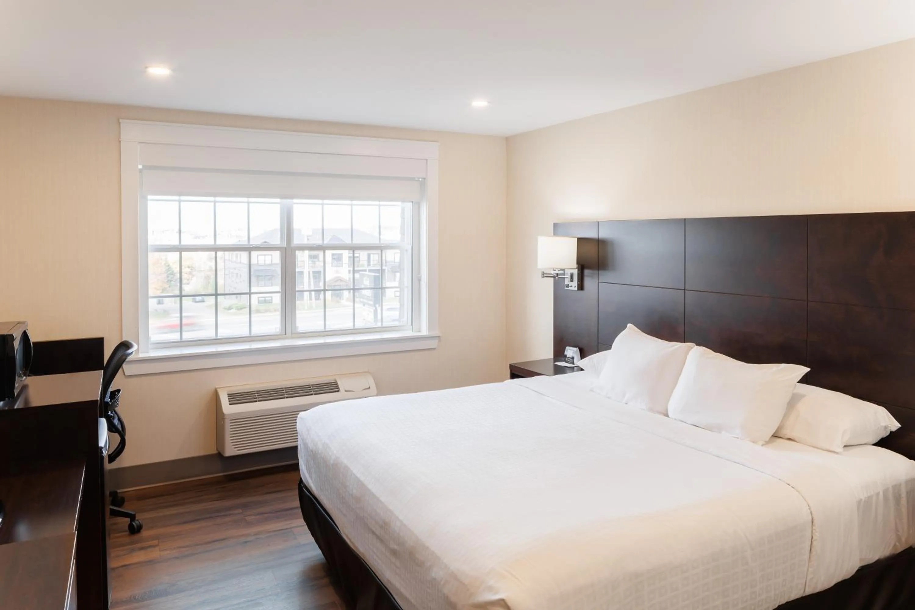 Bedroom, Bed in Rodd Royalty