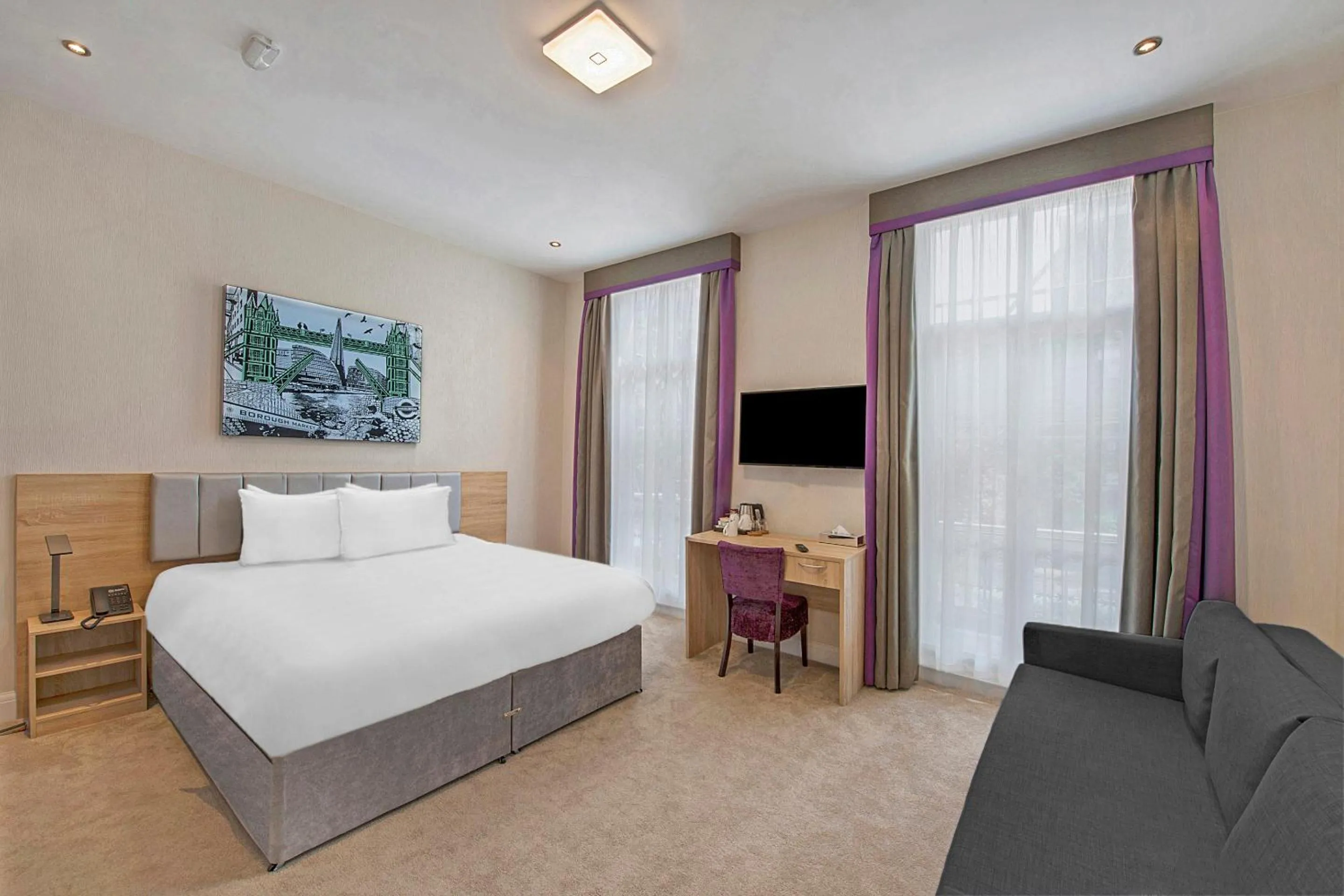 Bedroom in OYO Townhouse 30 Sussex Hotel, London Paddington