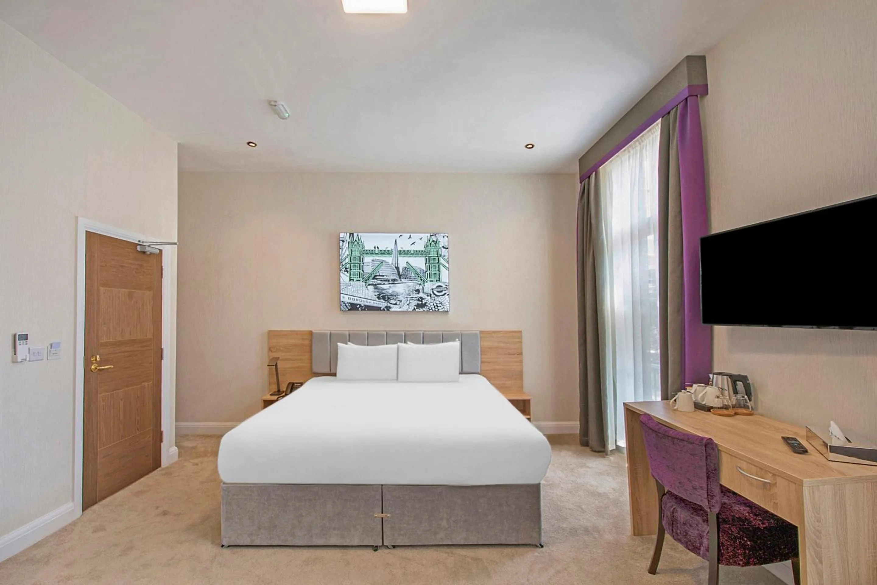 Bedroom in OYO Townhouse 30 Sussex Hotel, London Paddington