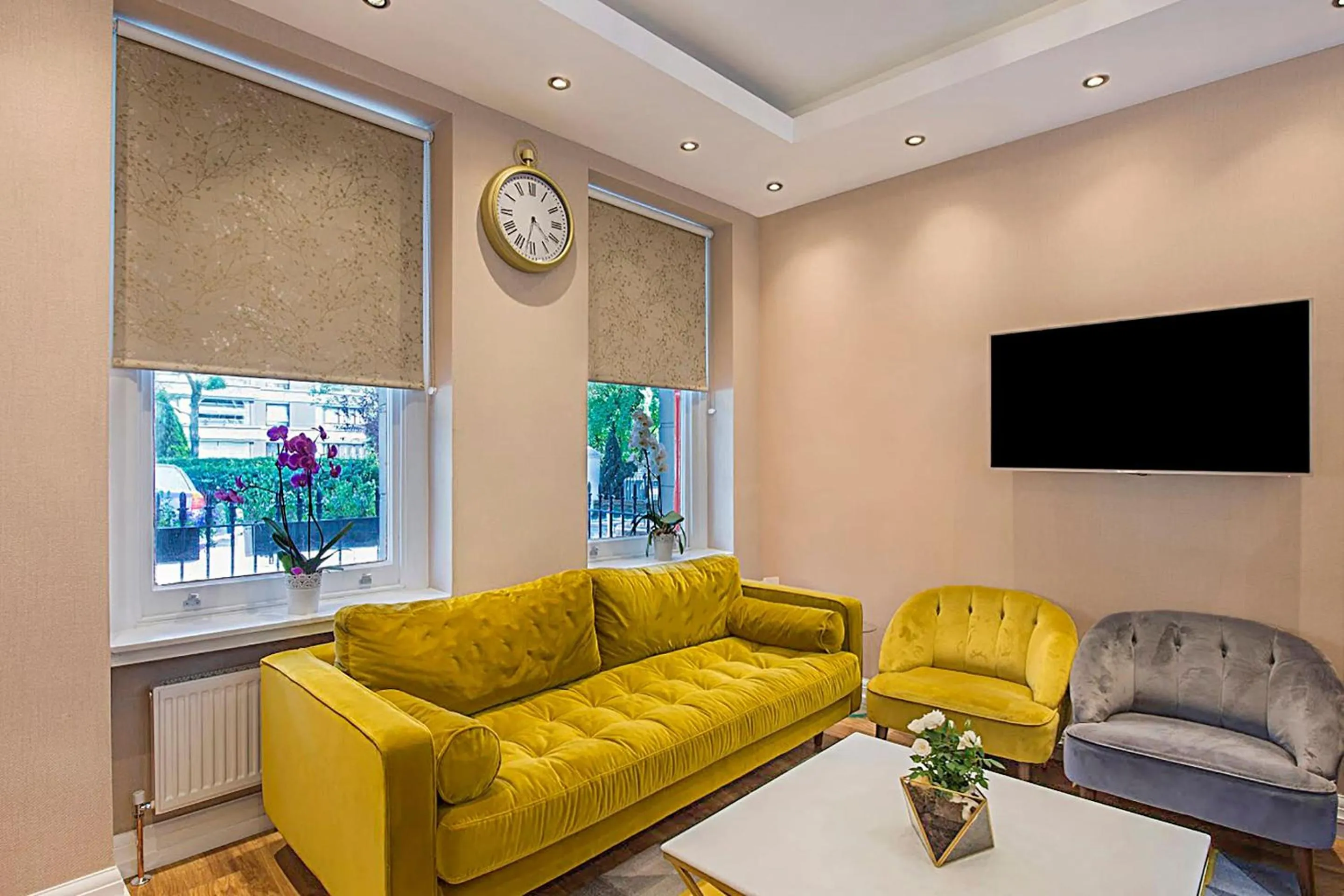 Lobby or reception in OYO Townhouse 30 Sussex Hotel, London Paddington