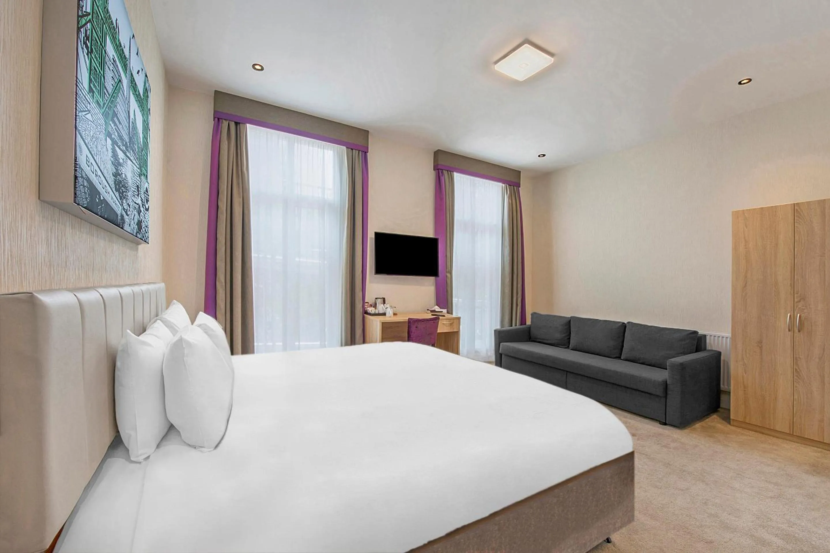 Bedroom in OYO Townhouse 30 Sussex Hotel, London Paddington