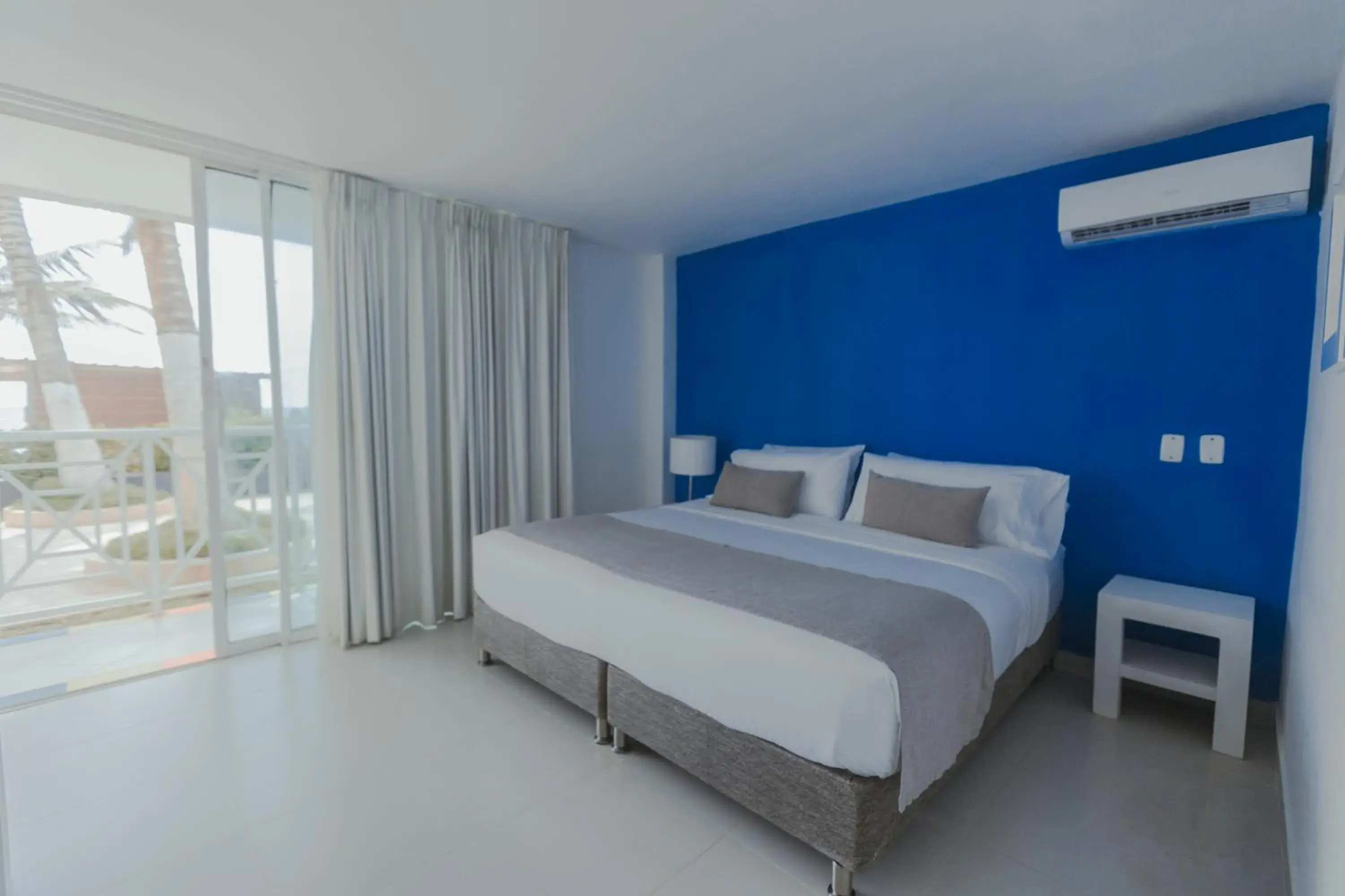 Superior Queen Room in Hotel San Luis Beach House By OxoHotel Superior Queen Room in Hotel San Luis Beach House By OxoHotel