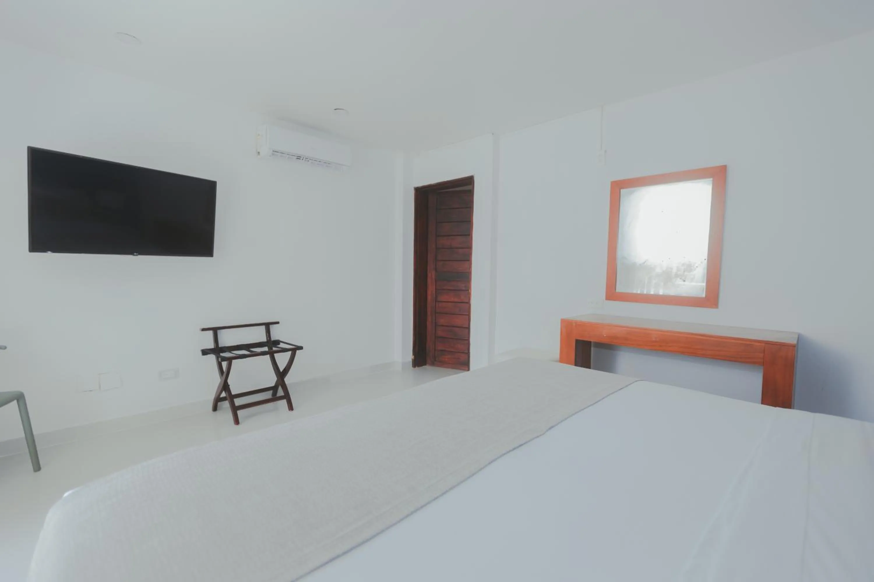 TV and multimedia, Bed in Hotel San Luis Beach House By OxoHotel