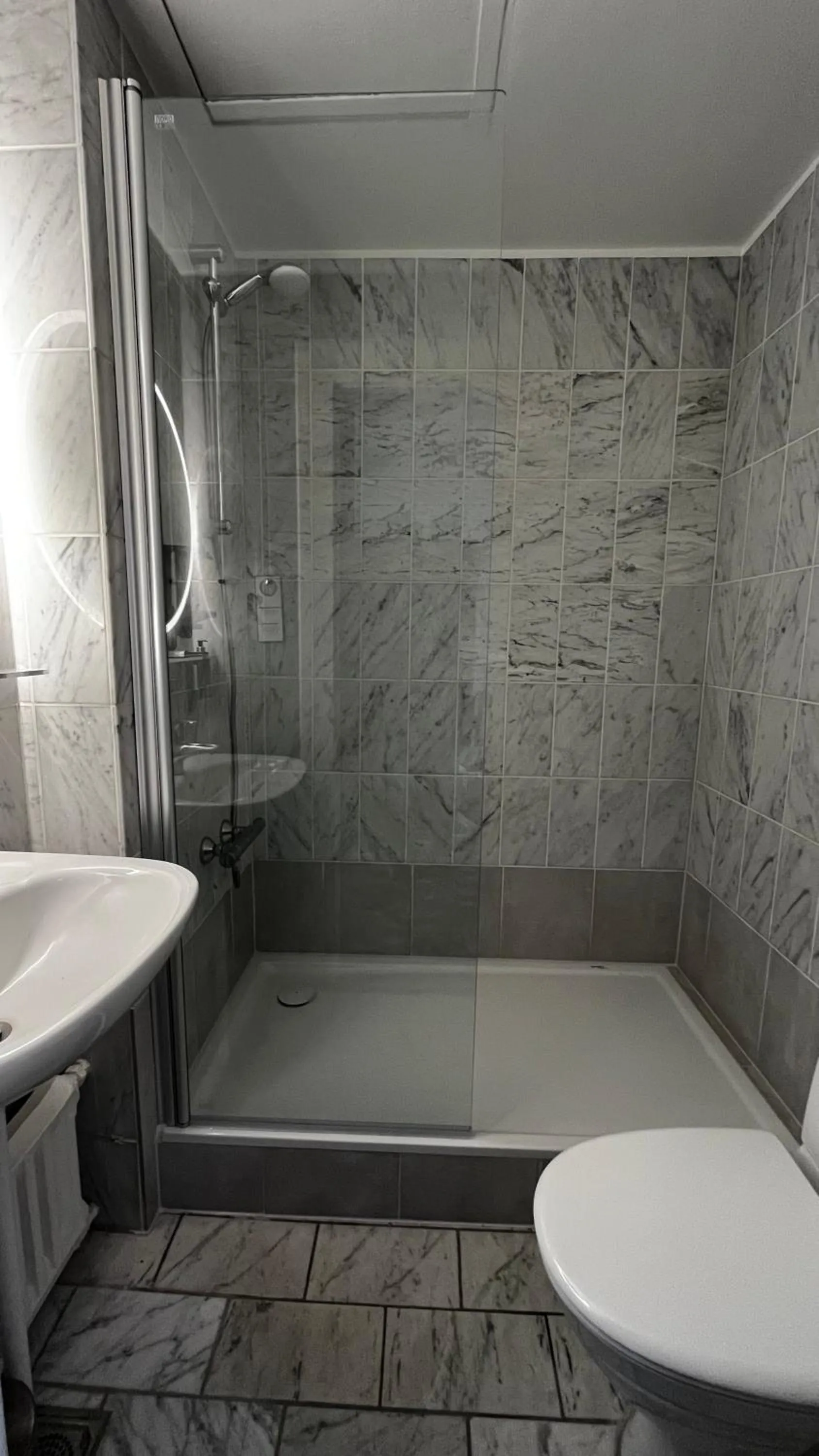 Shower in Hotel Astoria, Best Western Signature Collection