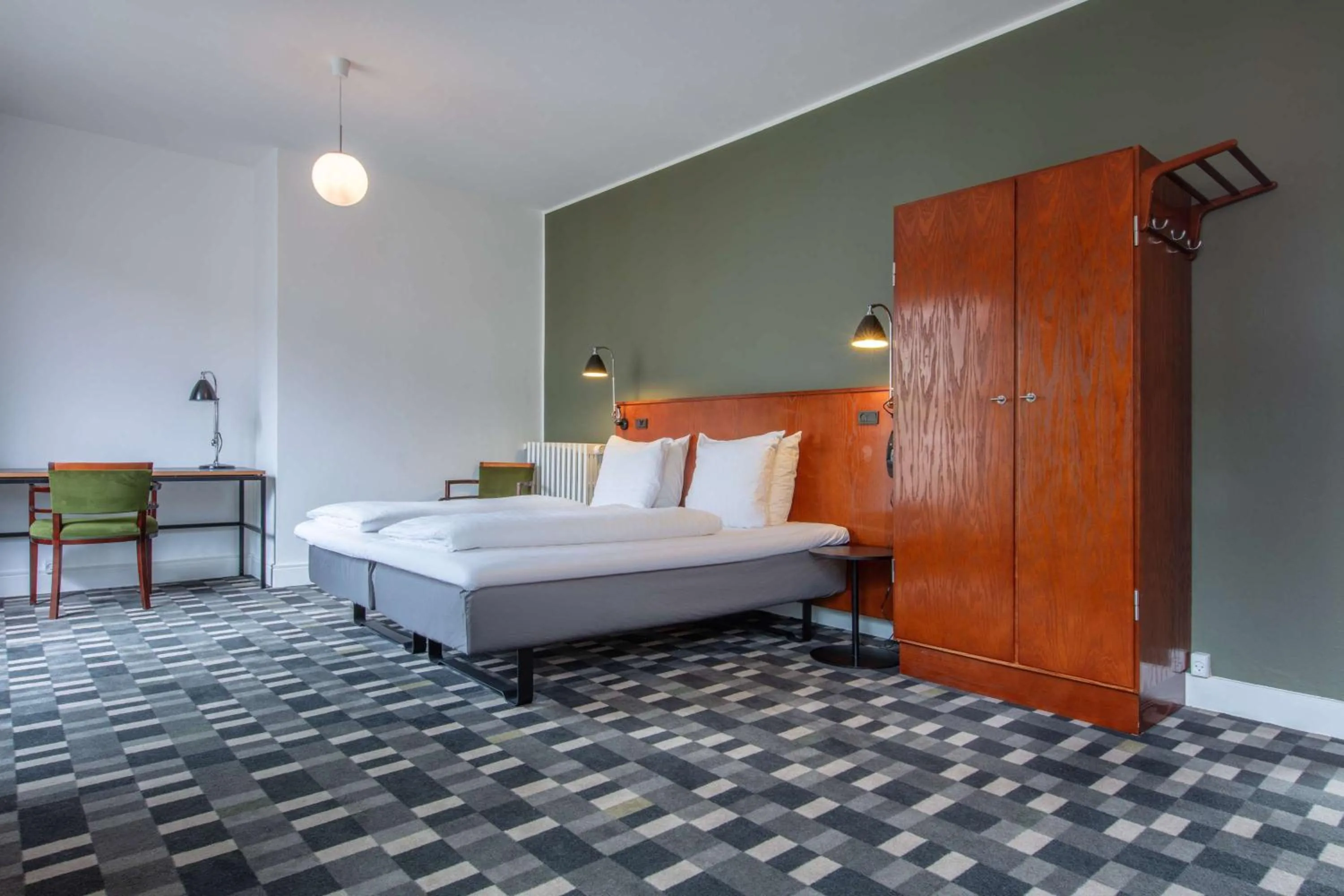 Bedroom, Bed in Hotel Astoria, Best Western Signature Collection