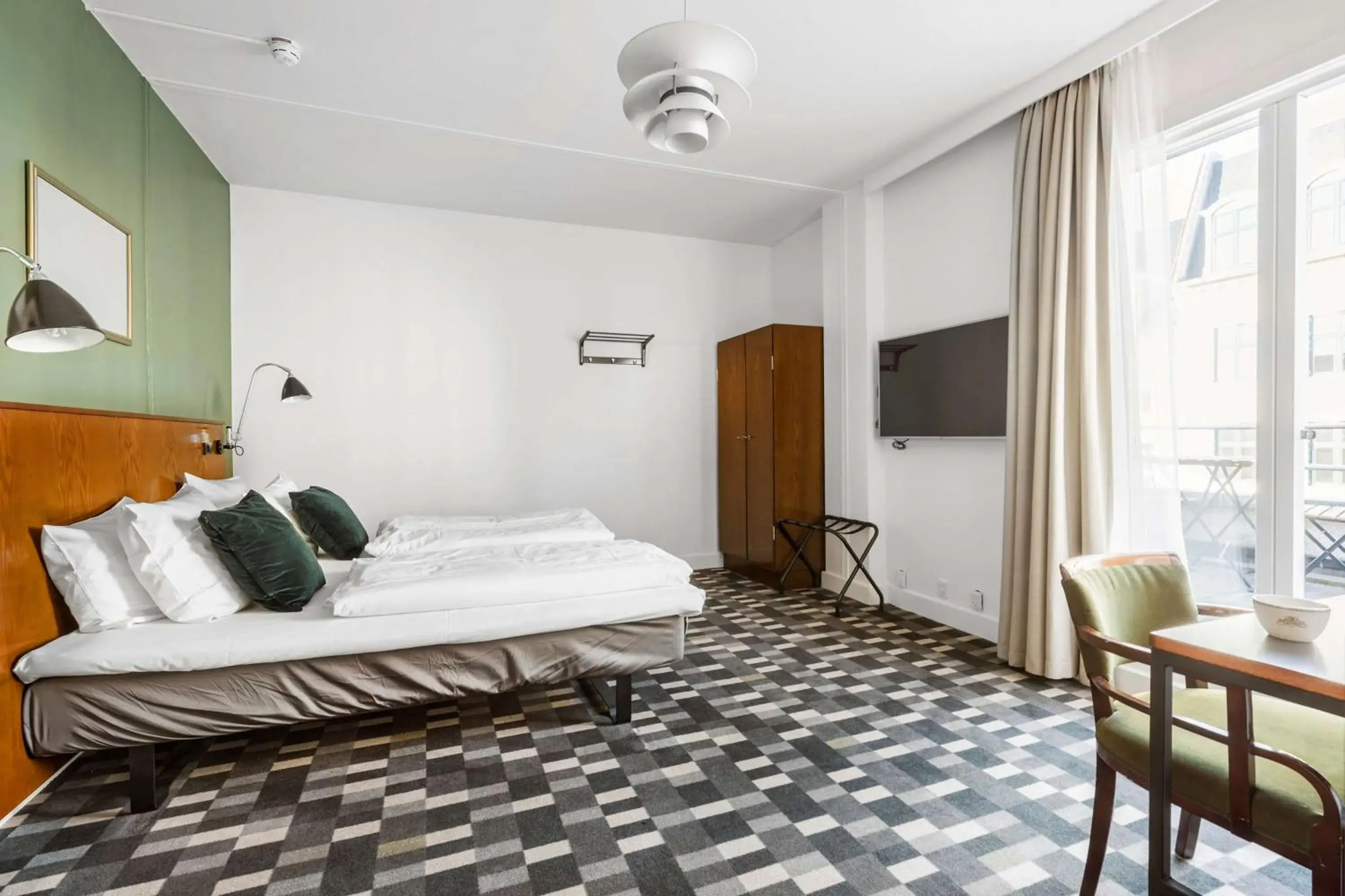 Standard Room with Balcony in Hotel Astoria, Best Western Signature Collection Standard Room with Balcony in Hotel Astoria, Best Western Signature Collection