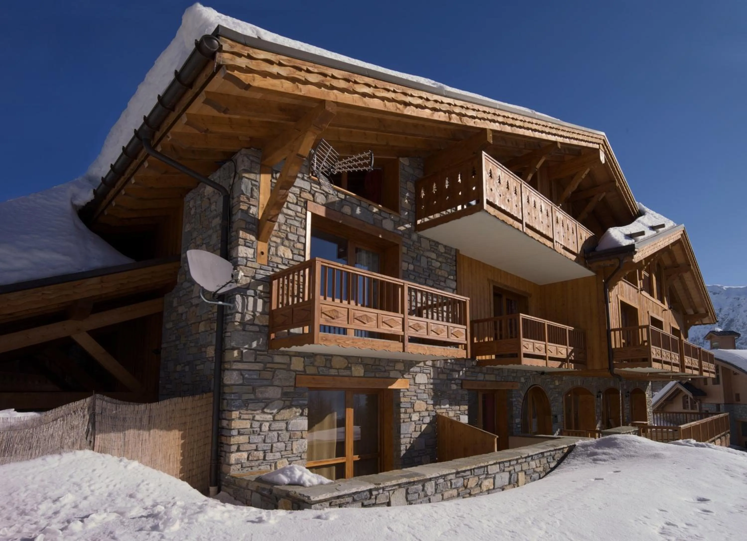 Property building in Chalet Matsuzaka - chambres d'hôtes de luxe