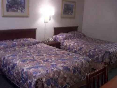 Double Room with Two Double Beds in Red Carpet Inn (formerly Royal Inn) Double Room with Two Double Beds in Red Carpet Inn (formerly Royal Inn)