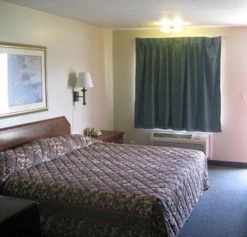 Bed in Red Carpet Inn (formerly Royal Inn)