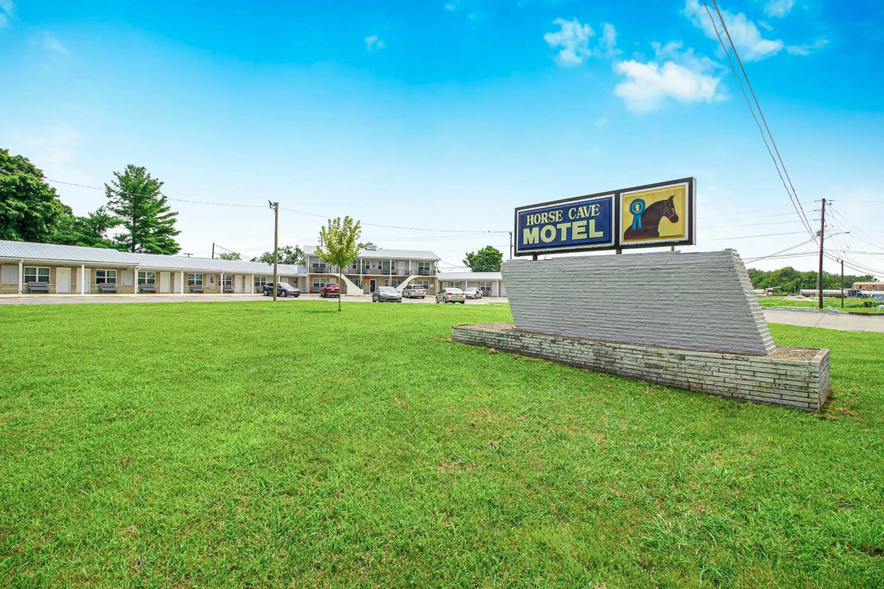 Property building in Horse Cave Motel