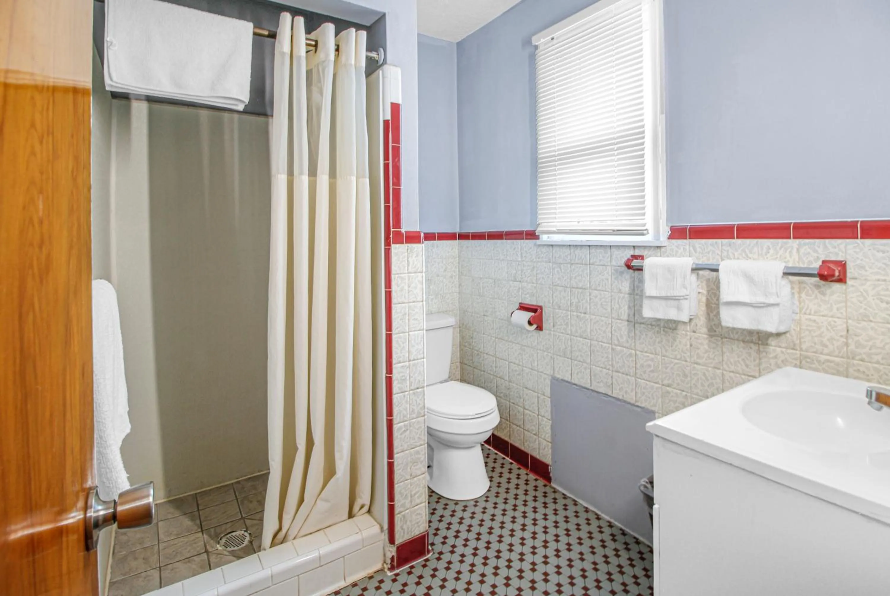 Bathroom in Horse Cave Motel
