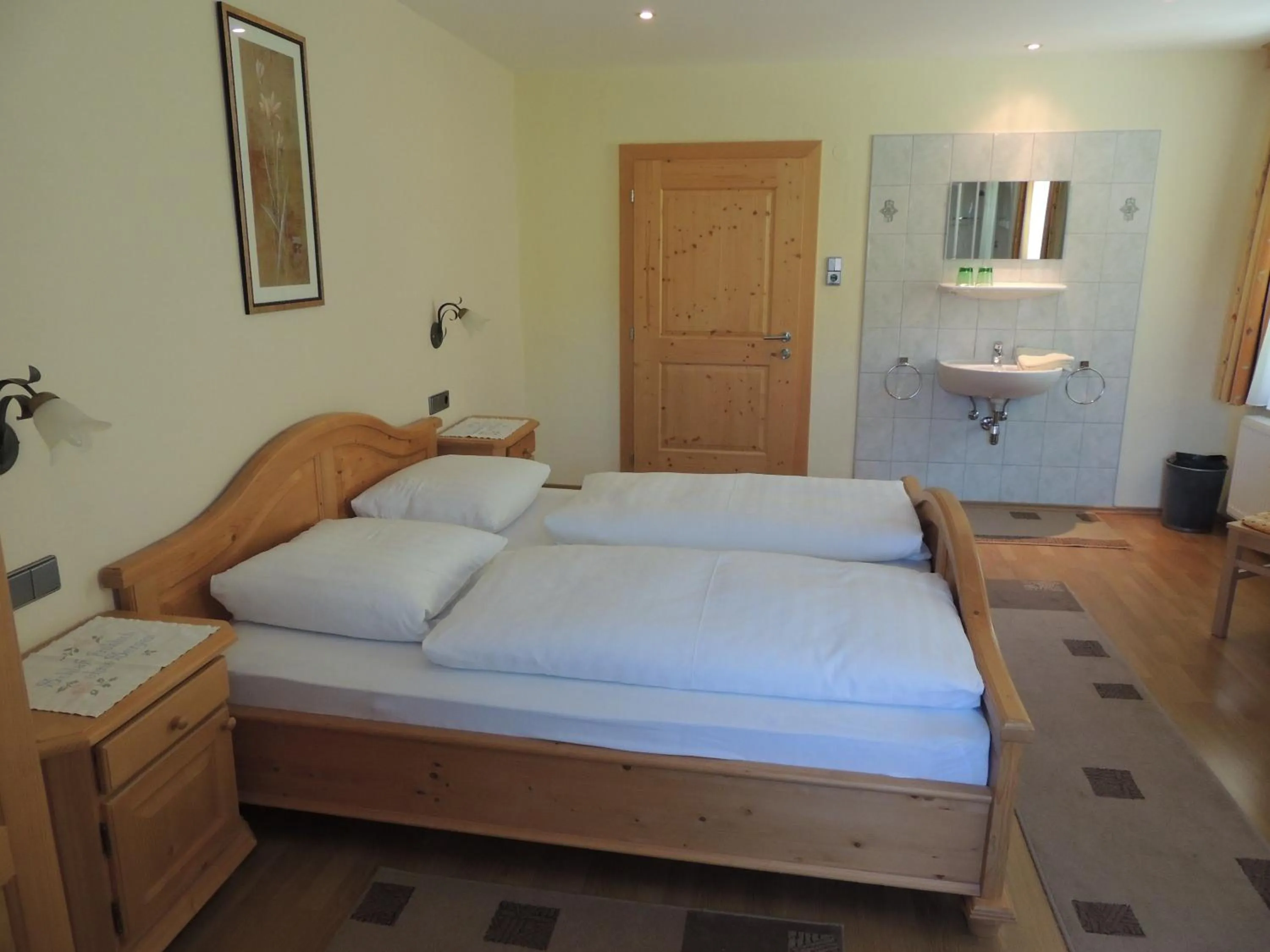 Photo of the whole room, Bed in Gästehaus Taner